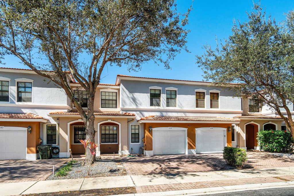 Photo of 238 E Chrystie Circle, Delray Beach, FL 33484 (MLS # R11167801)