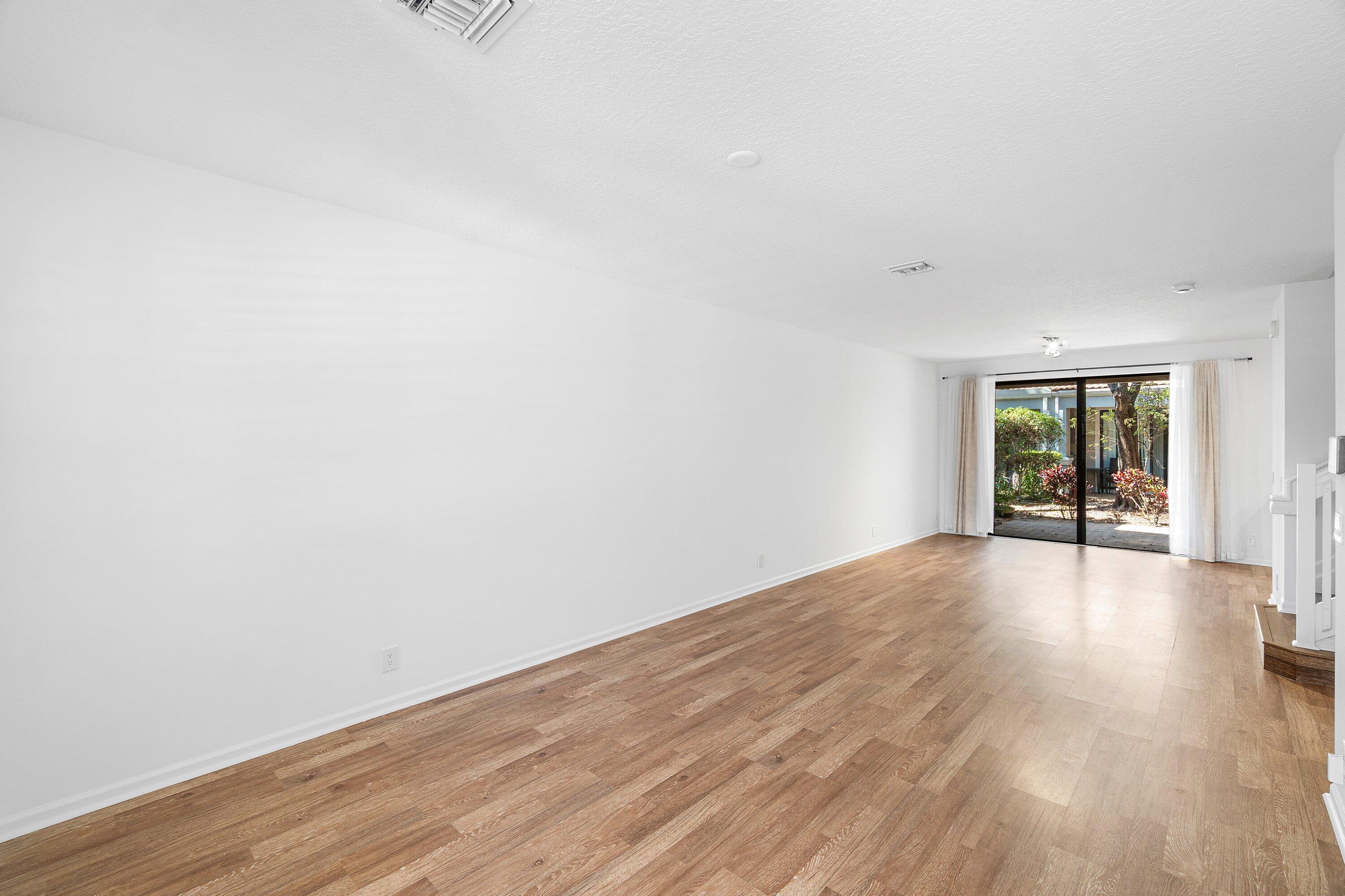 GRAMERCY SQUARE - Residential