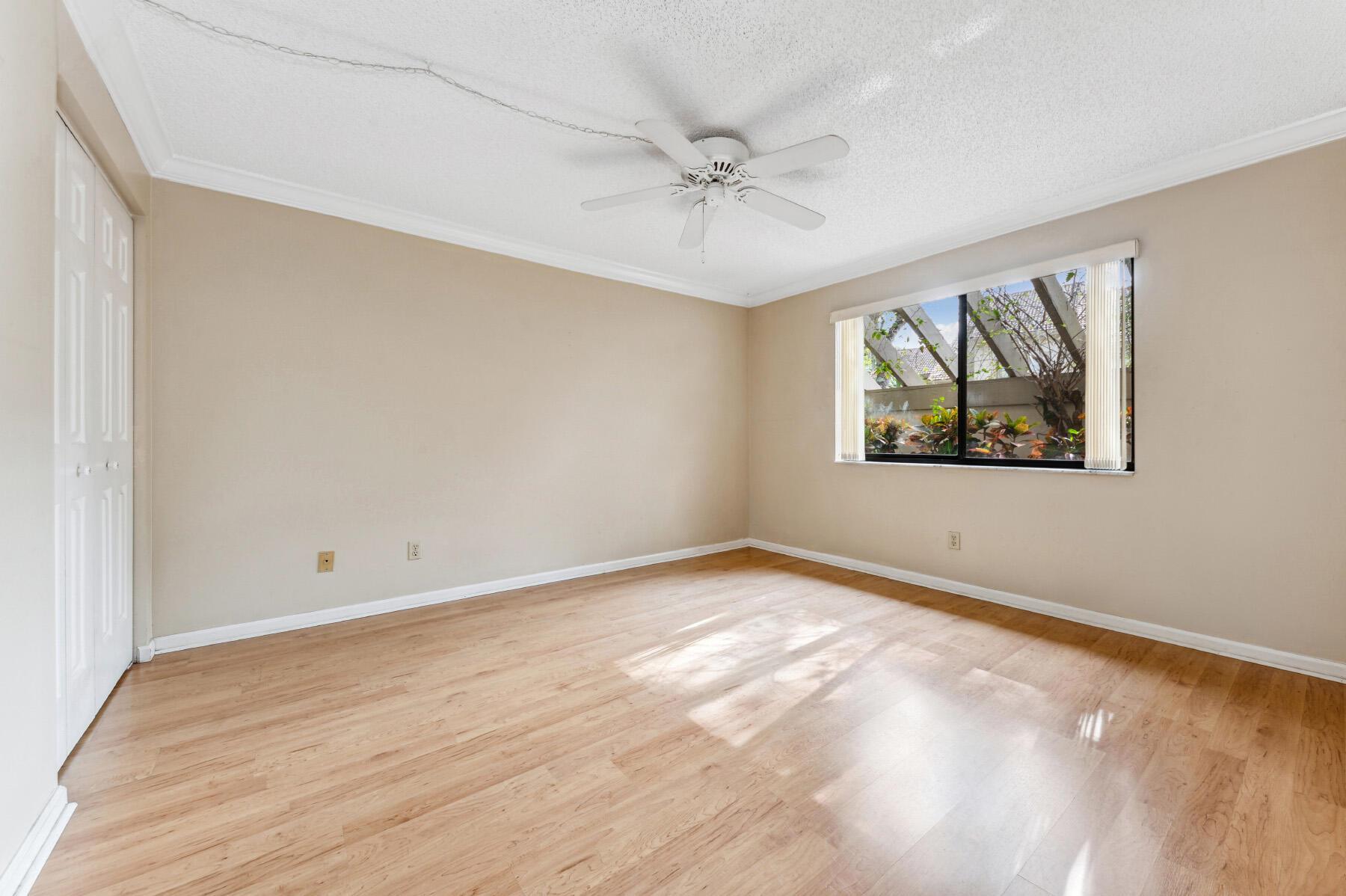 COACH HOUSES OF TOWN PLACE CONDO - Residential