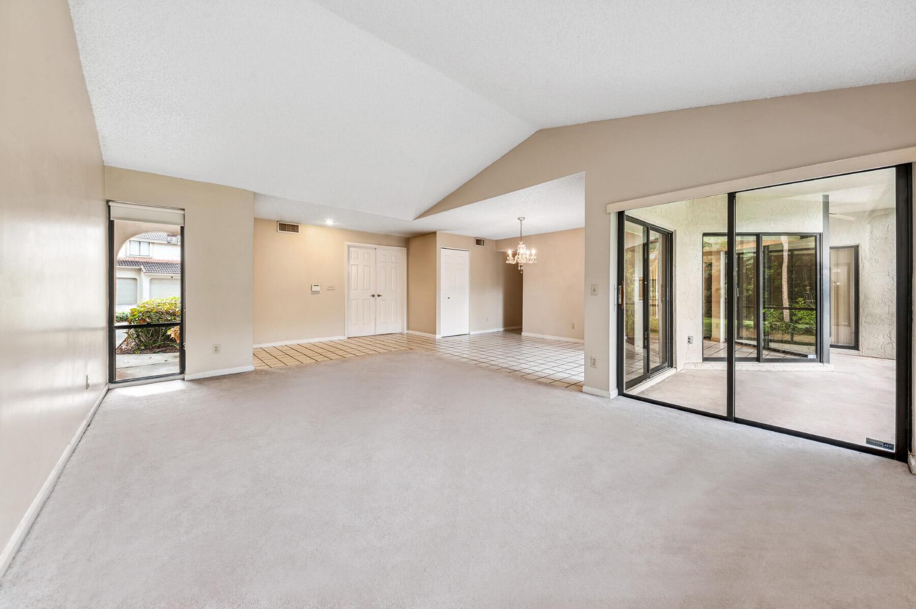 COACH HOUSES OF TOWN PLACE CONDO - Residential