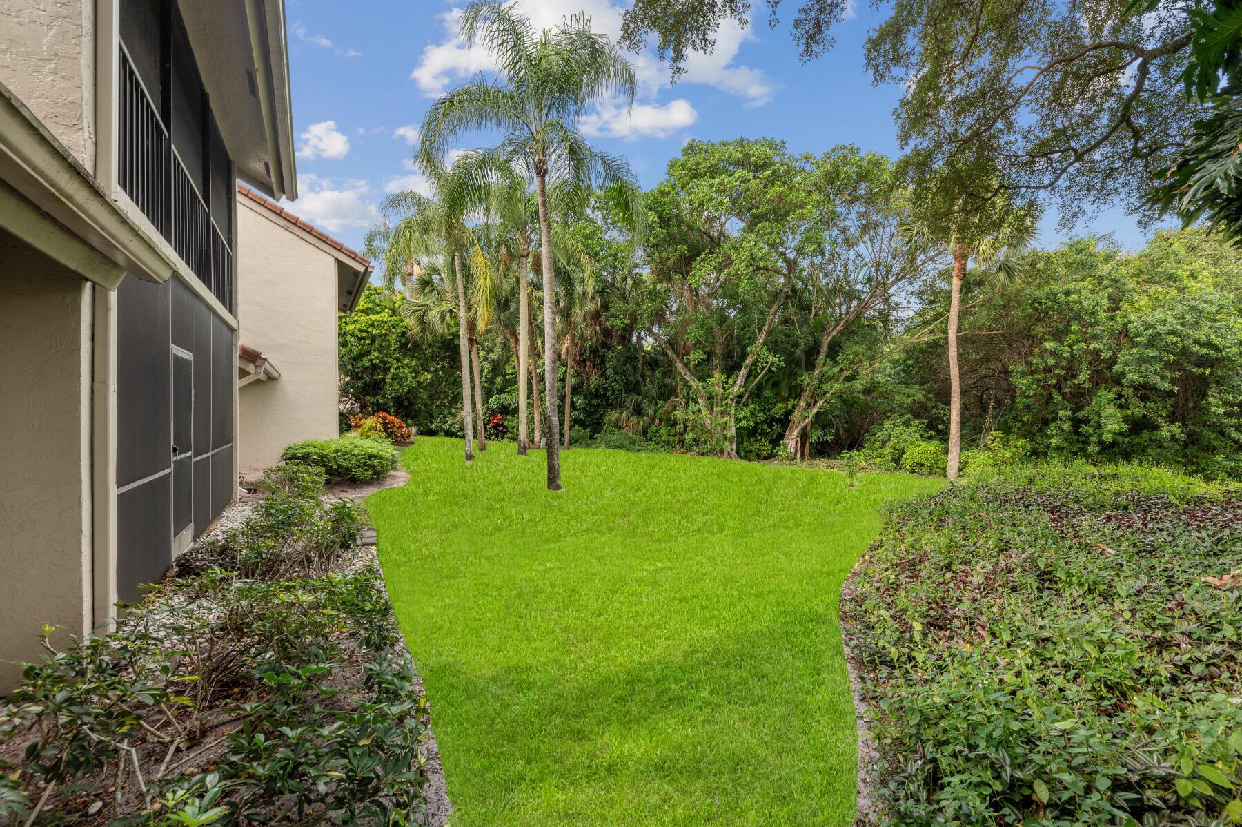 COACH HOUSES OF TOWN PLACE CONDO - Residential