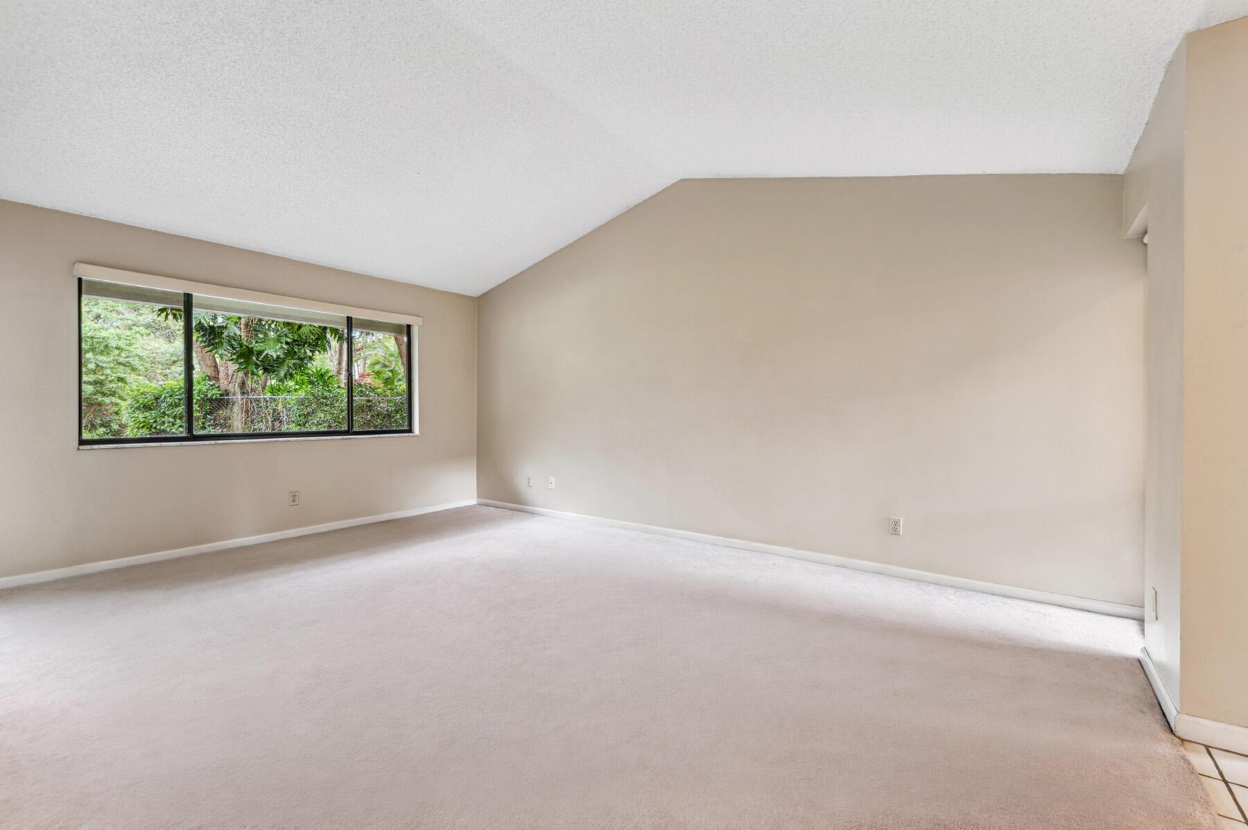 COACH HOUSES OF TOWN PLACE CONDO - Residential