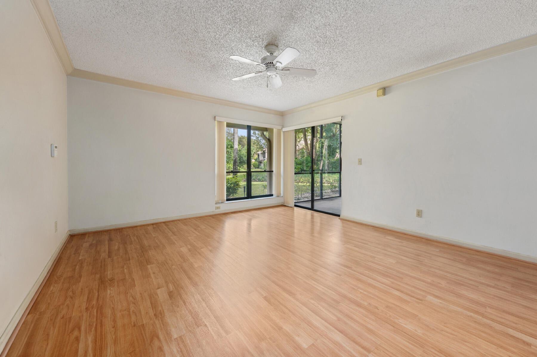 COACH HOUSES OF TOWN PLACE CONDO - Residential