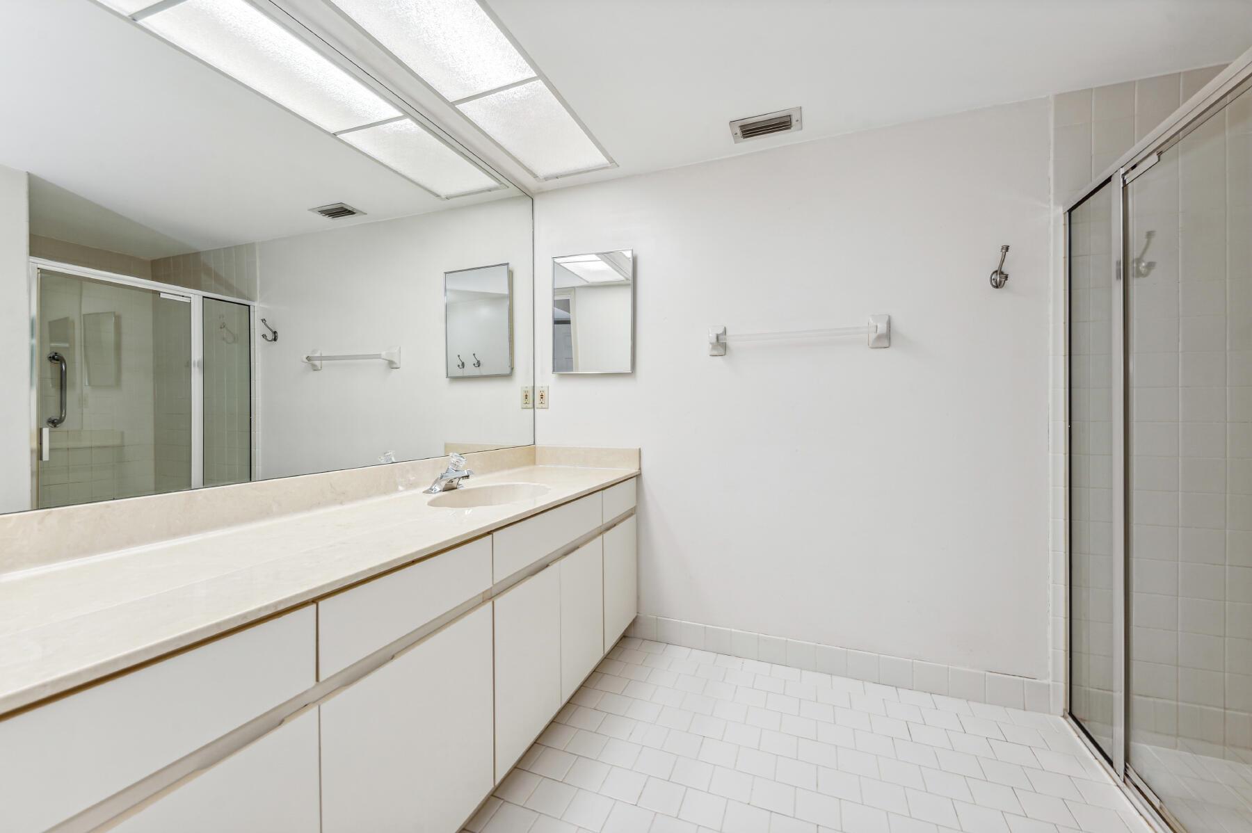 COACH HOUSES OF TOWN PLACE CONDO - Residential