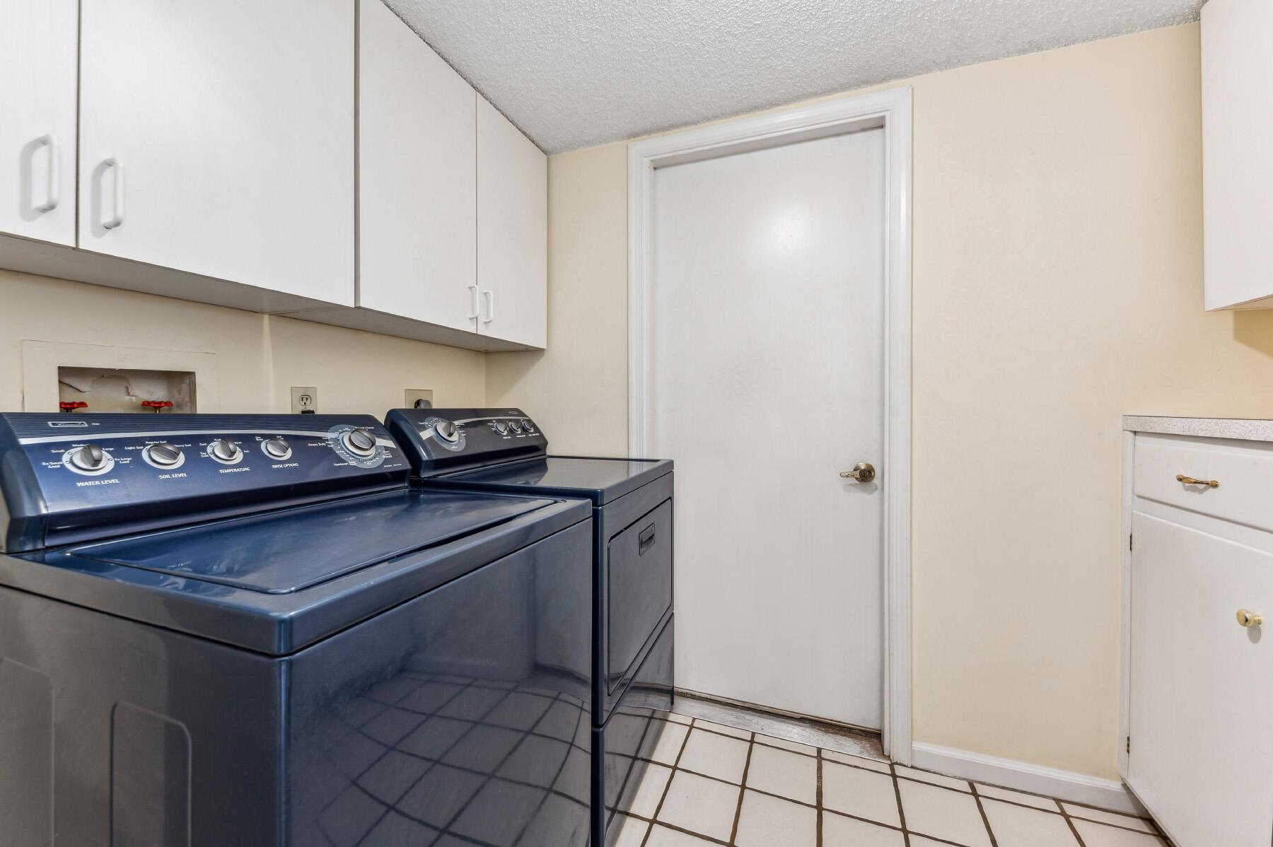 COACH HOUSES OF TOWN PLACE CONDO - Residential