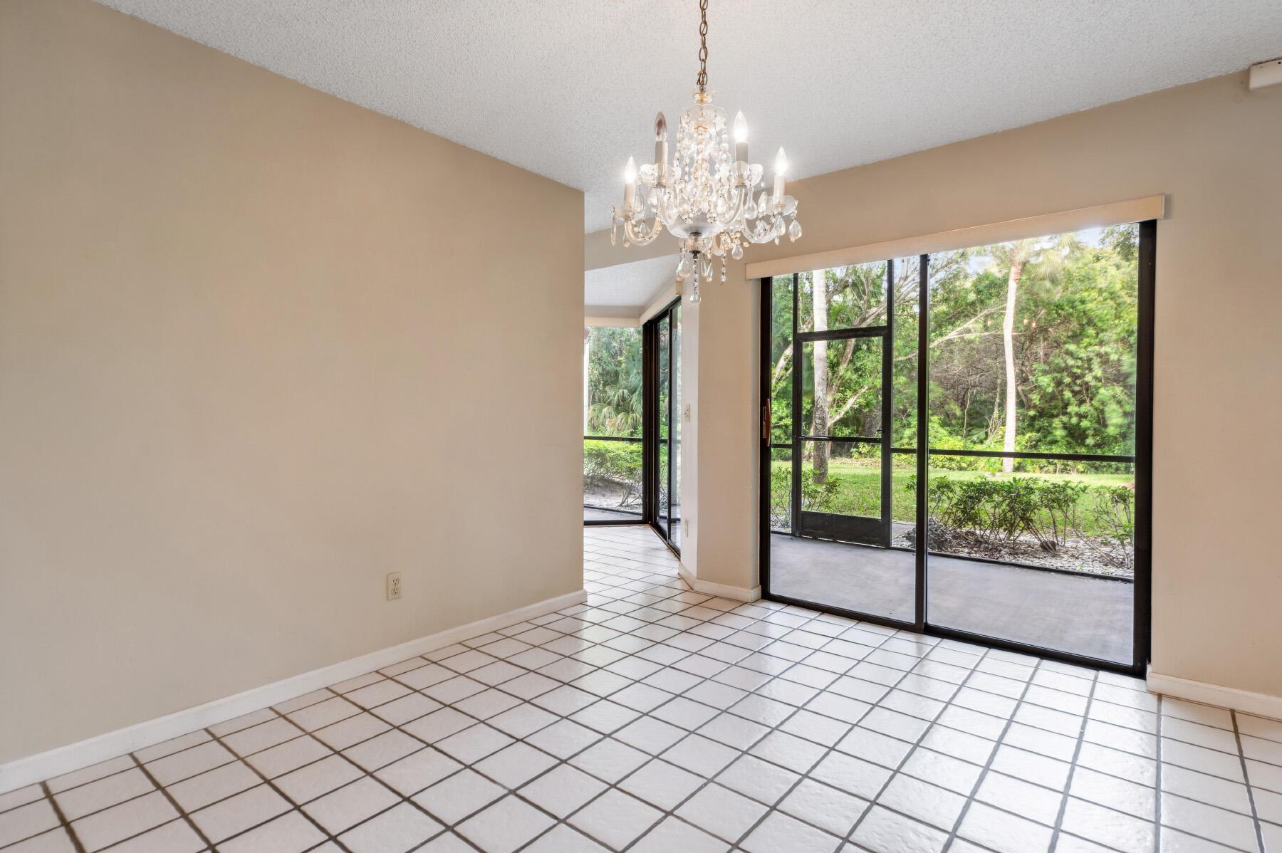 COACH HOUSES OF TOWN PLACE CONDO - Residential