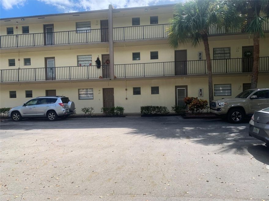 LARGE   1/1.5   CONDO   ,      UPDATED    KITCHEN    WITH    GRANITE    COUNTER    TOP.    TILE    FLOOR     THROUGHOUT.   APT    LOCATED   ON   THE   CORNER   OF    THE    SECOND   FLOOR,    WITH    A    NICE    BALCONY     LAUNDRY   MACHINES   ON    EACH    FLOOR.