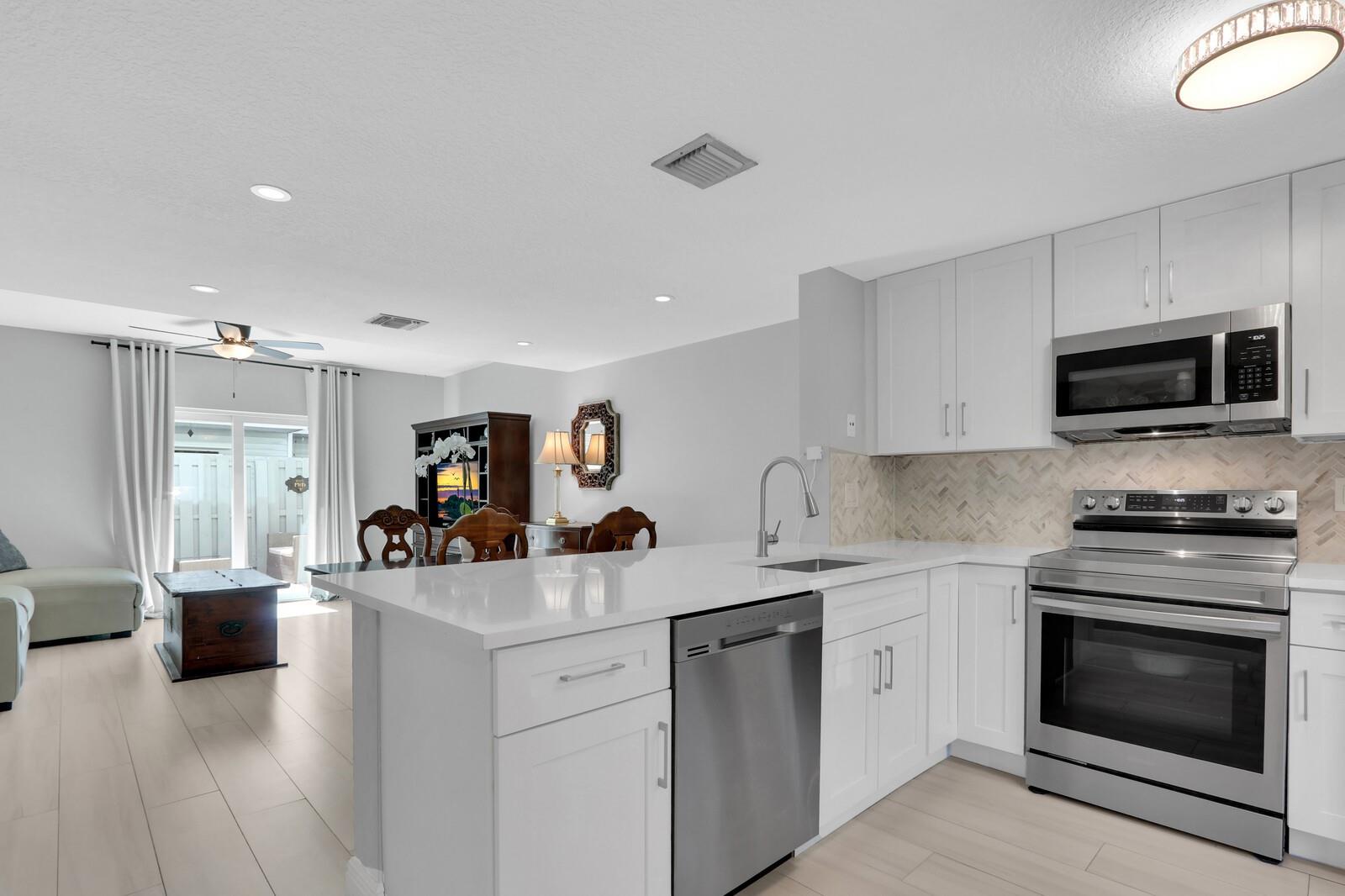 1869 NE 15th Ave 1869, Fort Lauderdale, FL, 33305/$469,000 2 1869 NE 15th Ave 1869