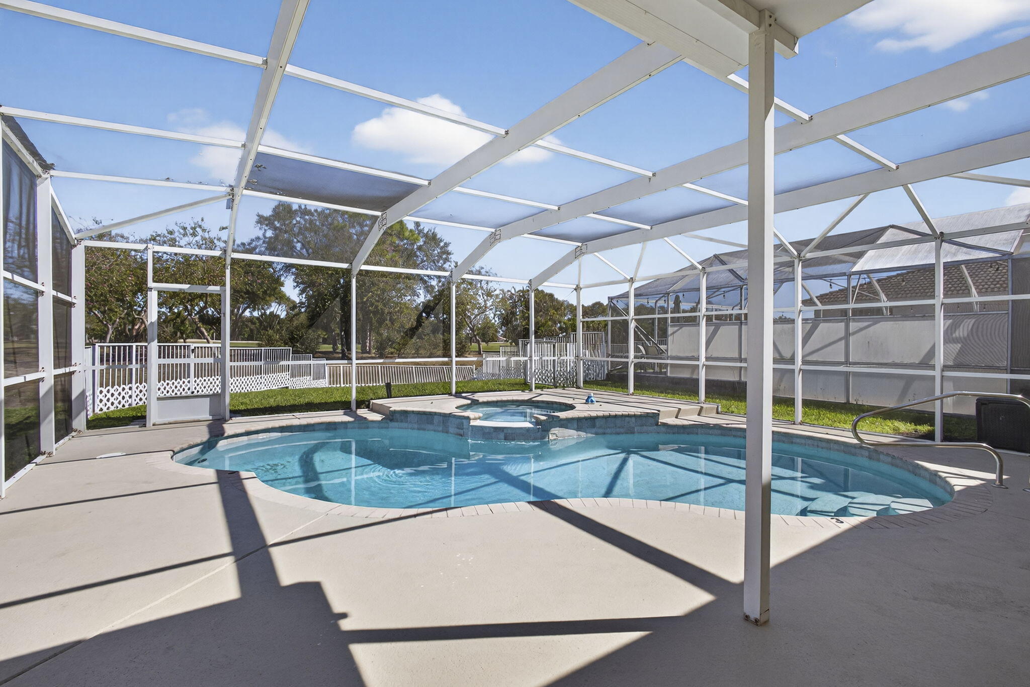 COUNTRY CLUB VIEWS - Residential