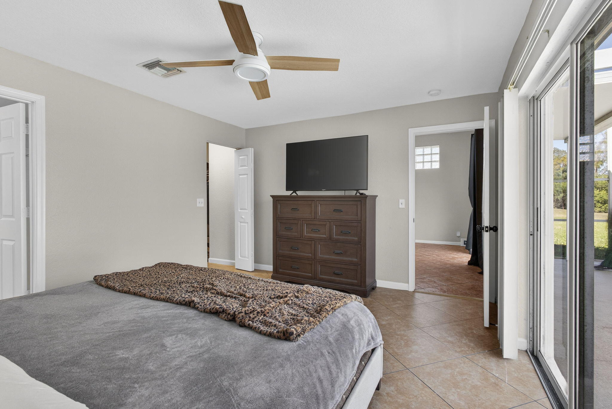 COUNTRY CLUB VIEWS - Residential