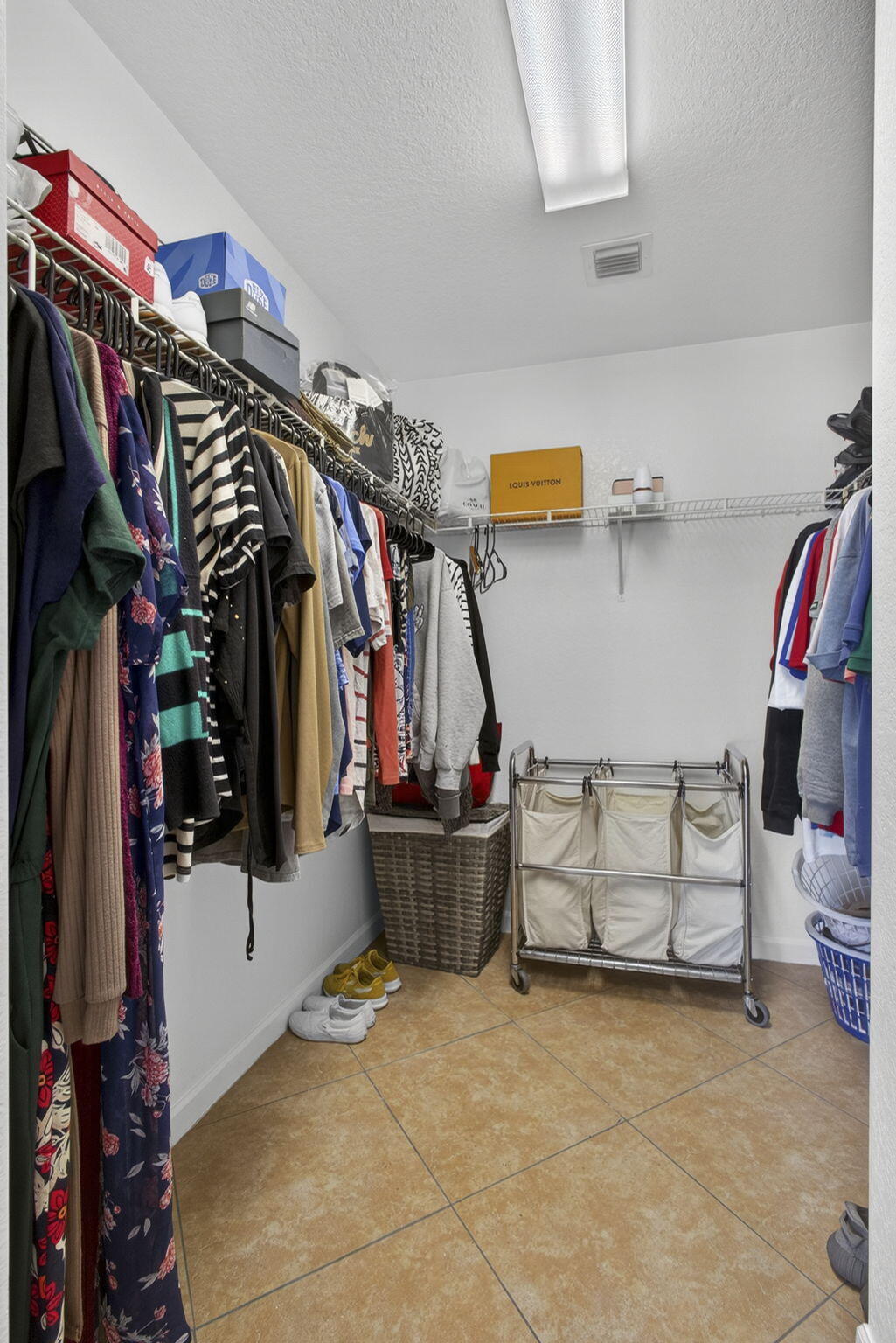 COUNTRY CLUB VIEWS - Residential