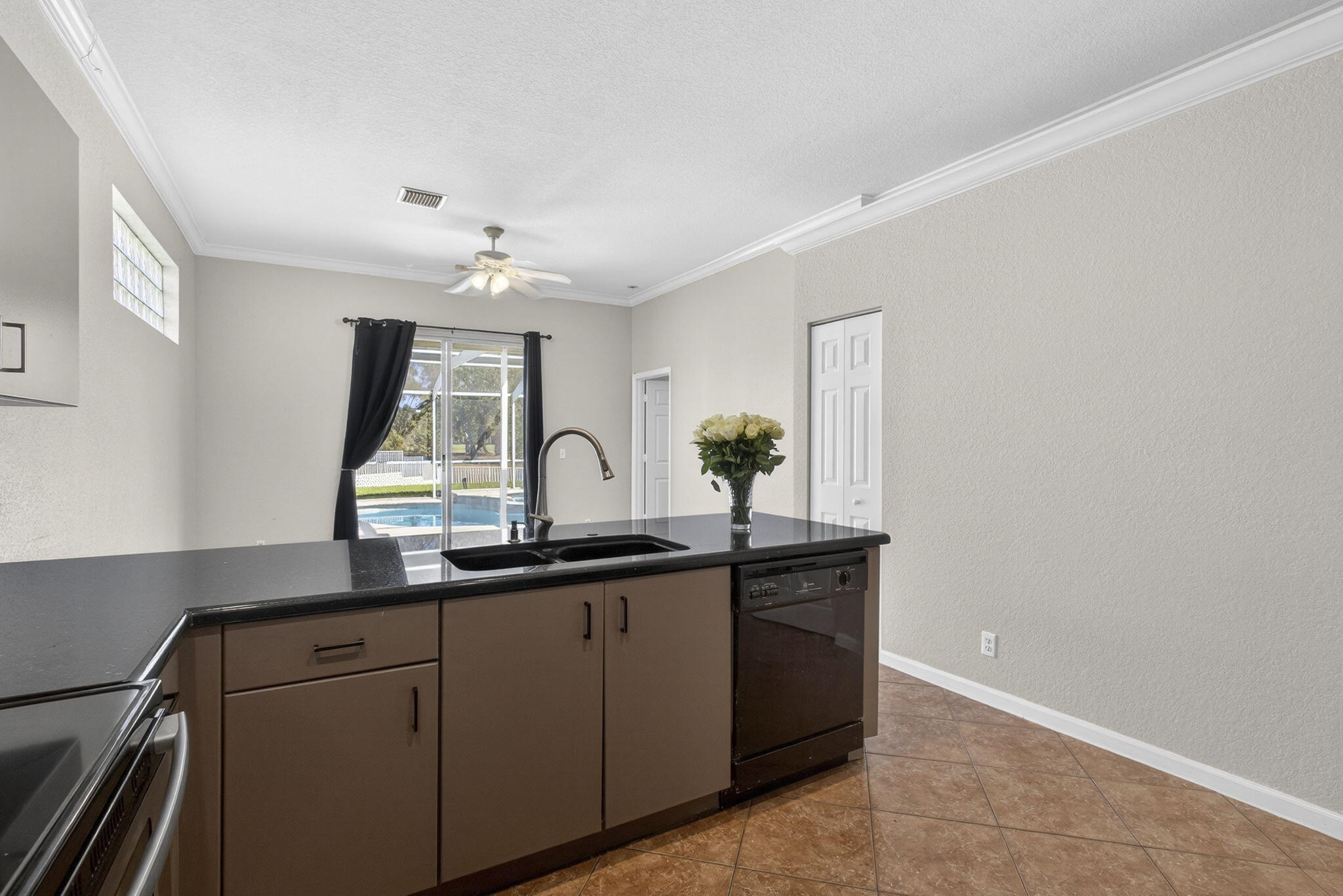 COUNTRY CLUB VIEWS - Residential