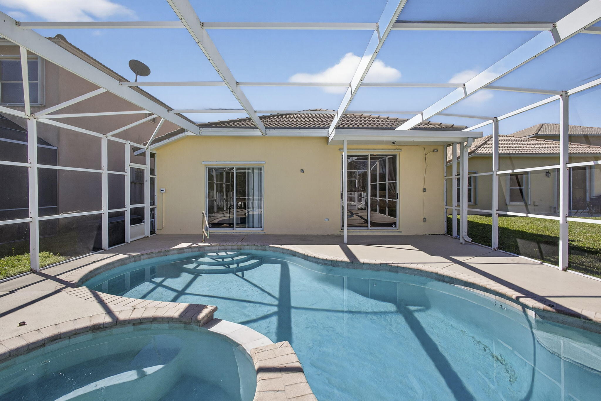 COUNTRY CLUB VIEWS - Residential