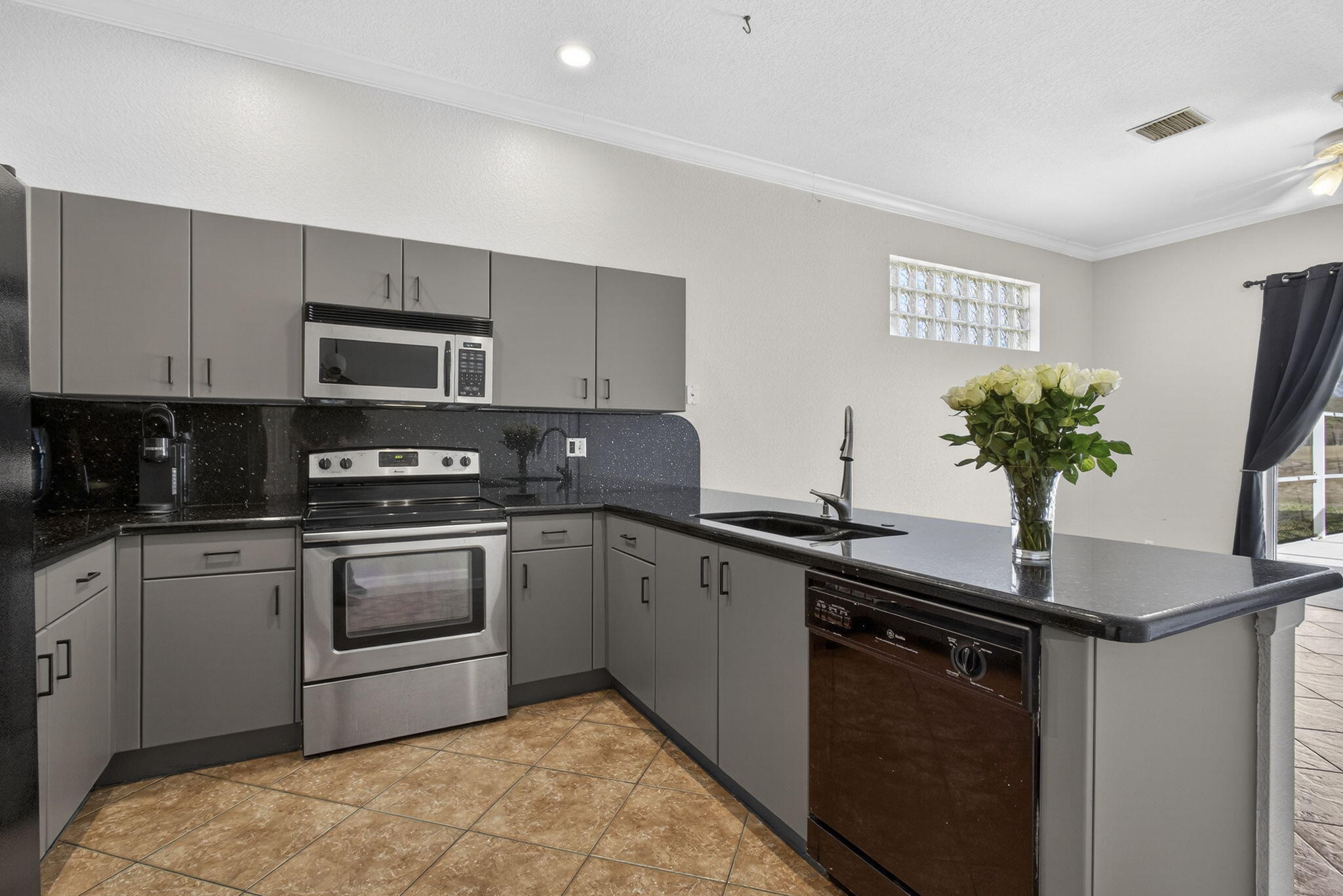 COUNTRY CLUB VIEWS - Residential