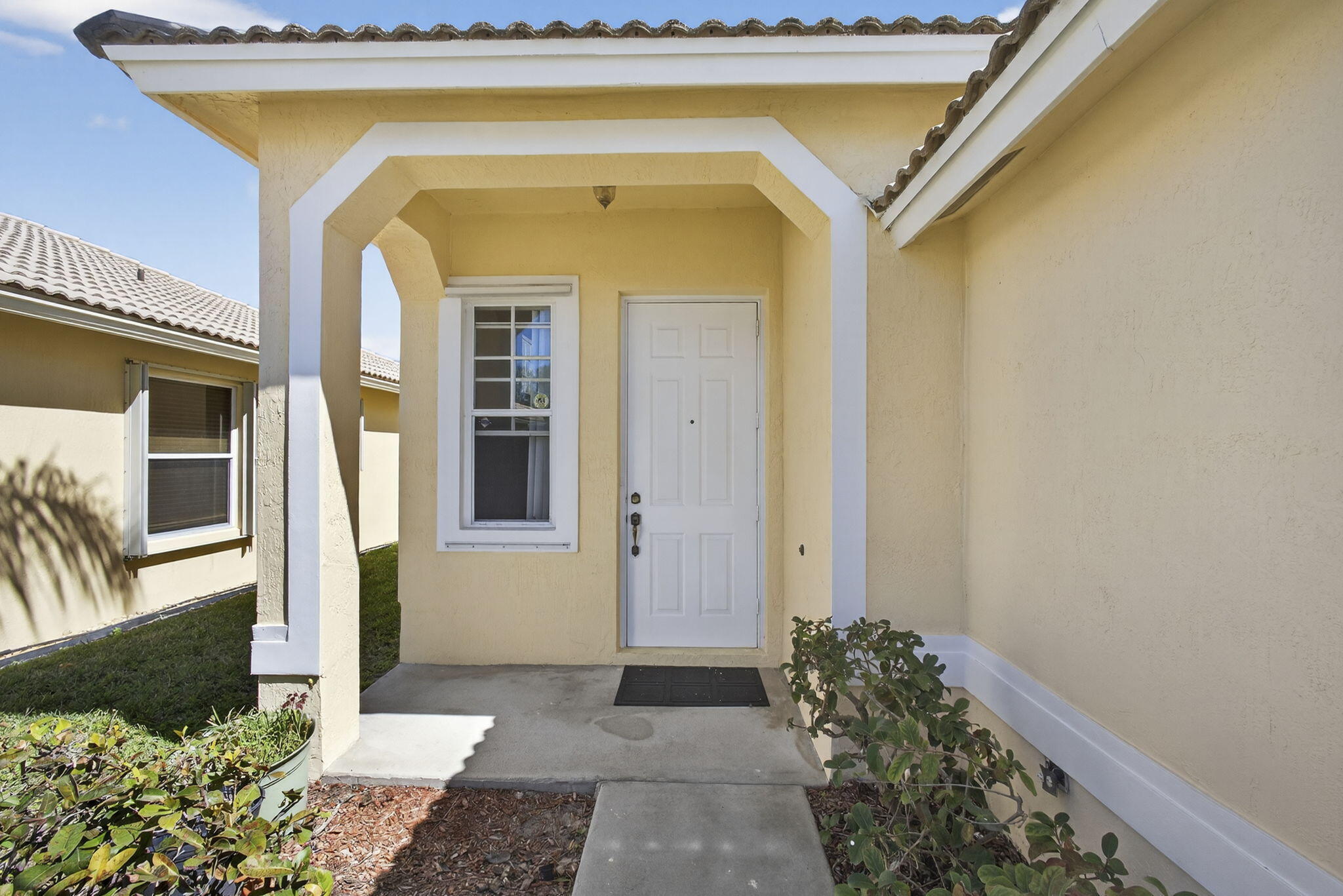 COUNTRY CLUB VIEWS - Residential