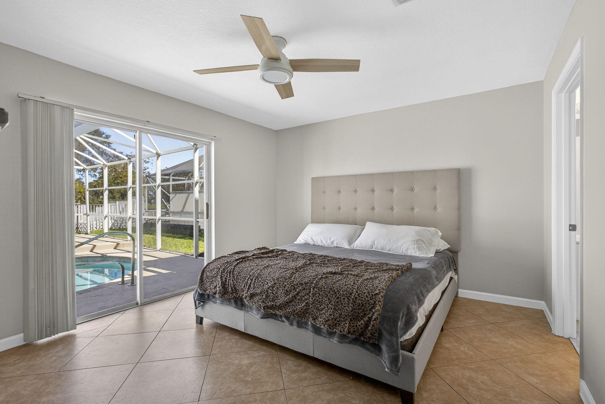 COUNTRY CLUB VIEWS - Residential