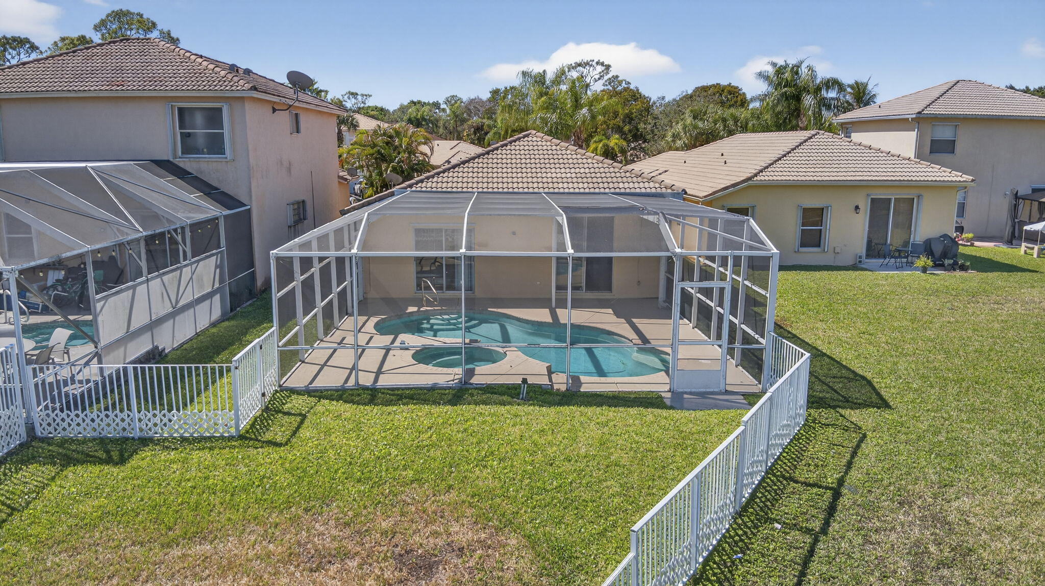 COUNTRY CLUB VIEWS - Residential