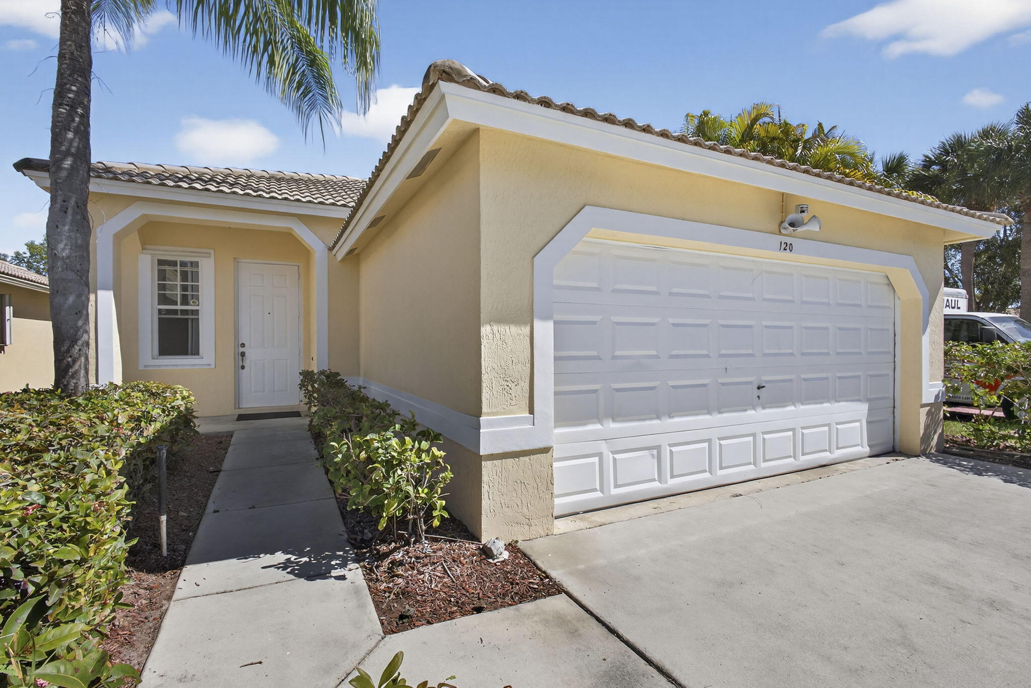 COUNTRY CLUB VIEWS - Residential