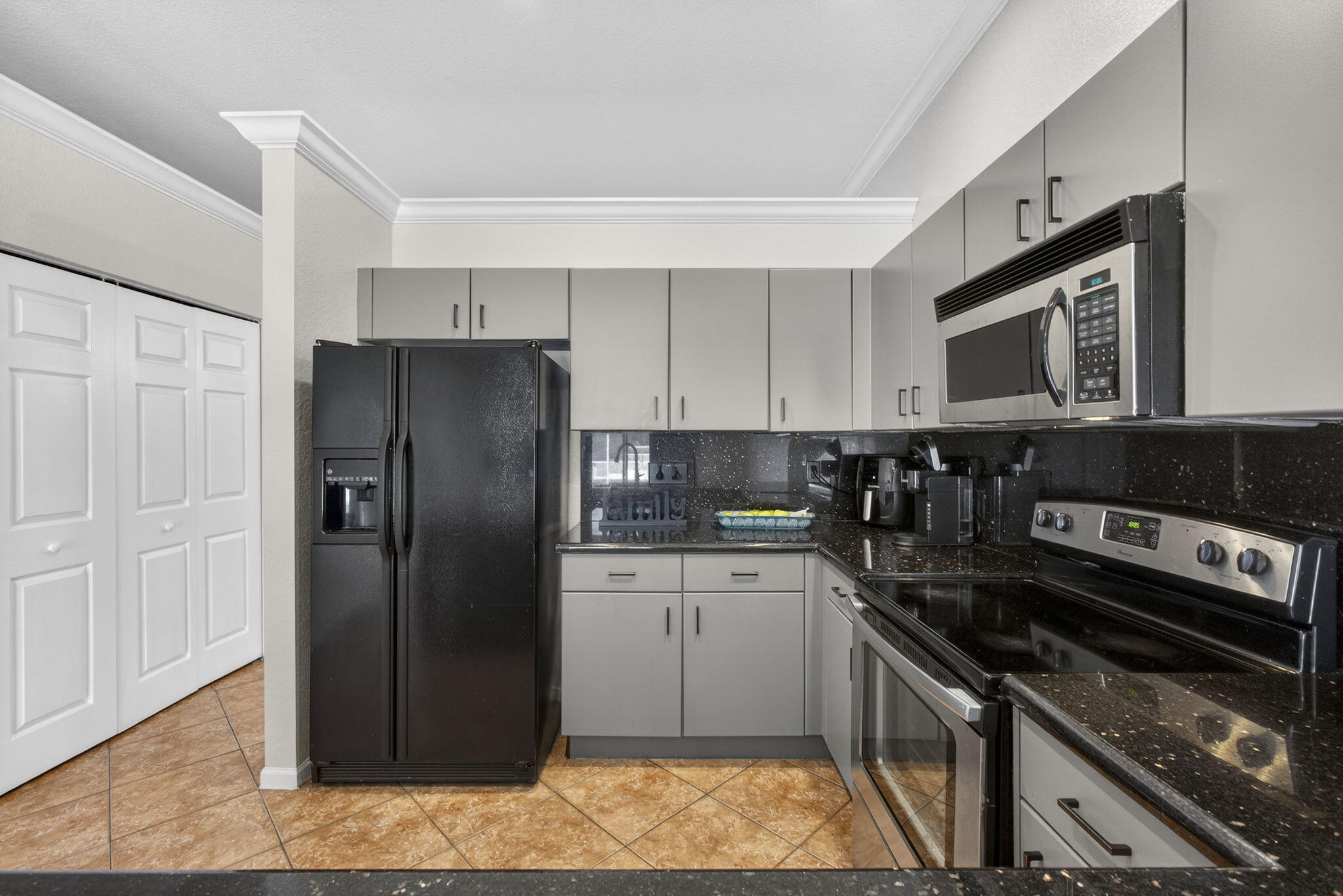 COUNTRY CLUB VIEWS - Residential