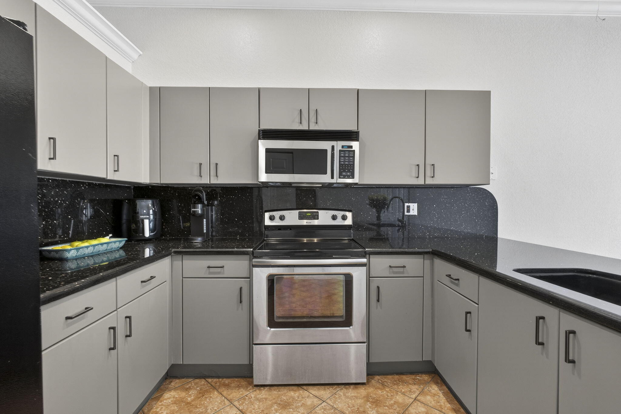 COUNTRY CLUB VIEWS - Residential