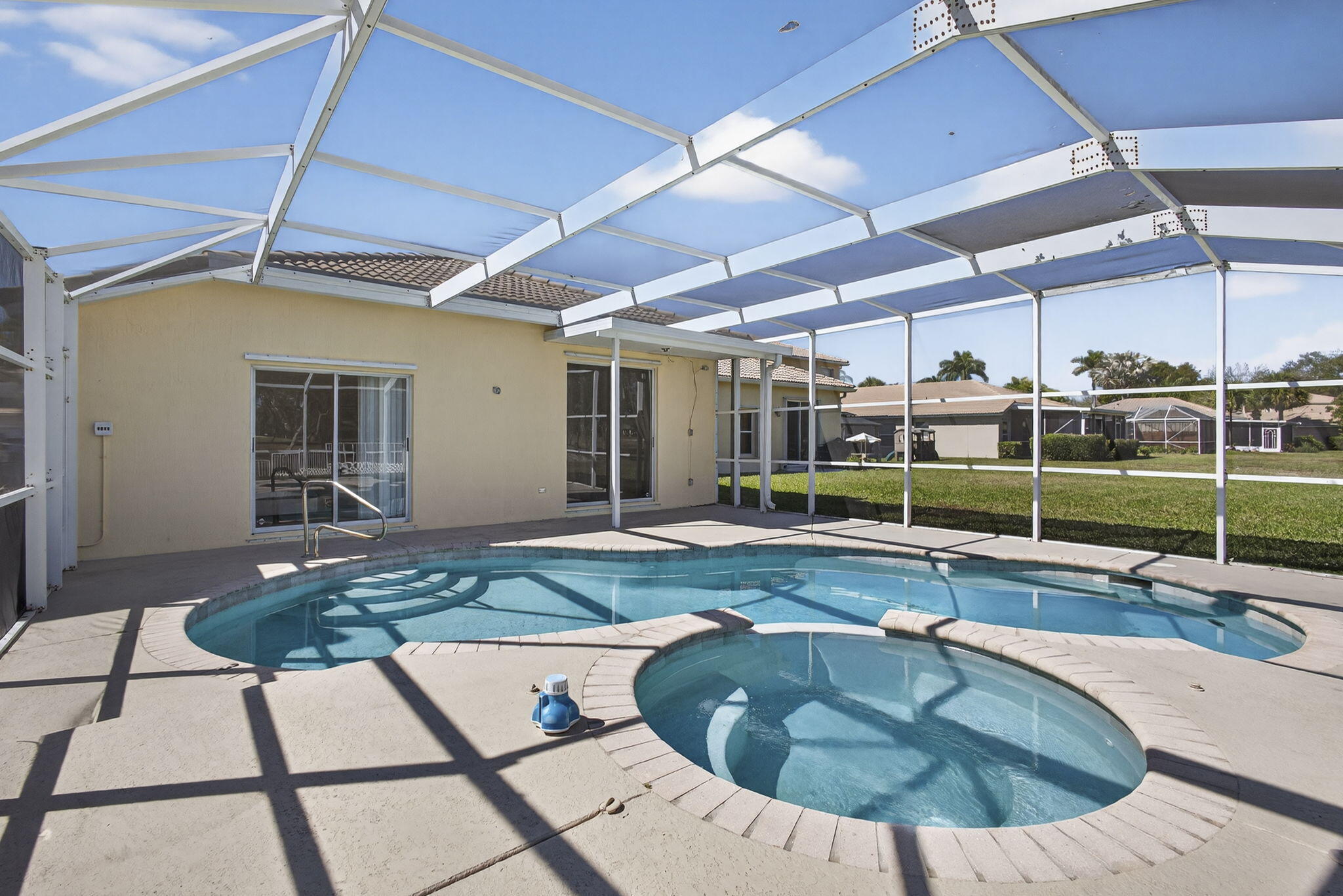 COUNTRY CLUB VIEWS - Residential