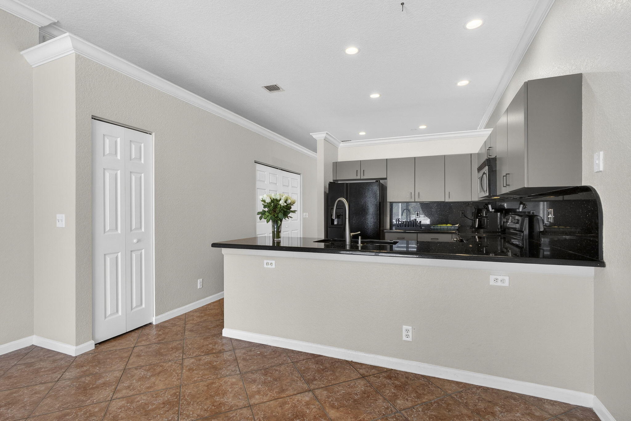 COUNTRY CLUB VIEWS - Residential