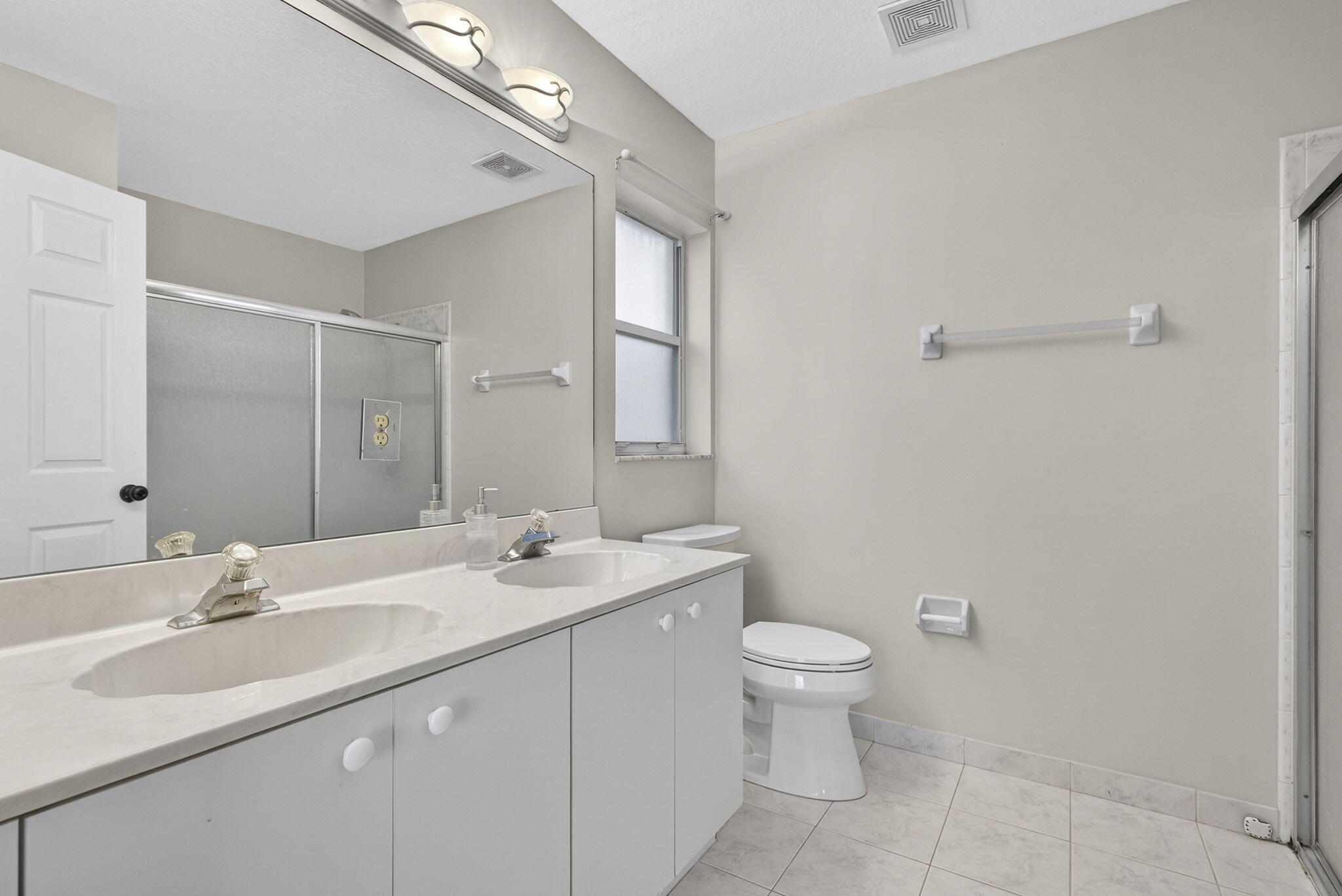 COUNTRY CLUB VIEWS - Residential