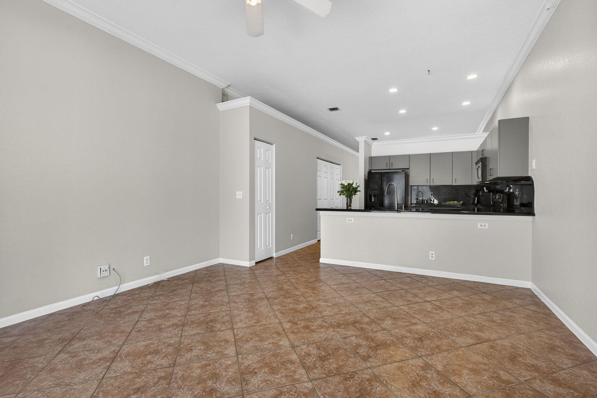 COUNTRY CLUB VIEWS - Residential