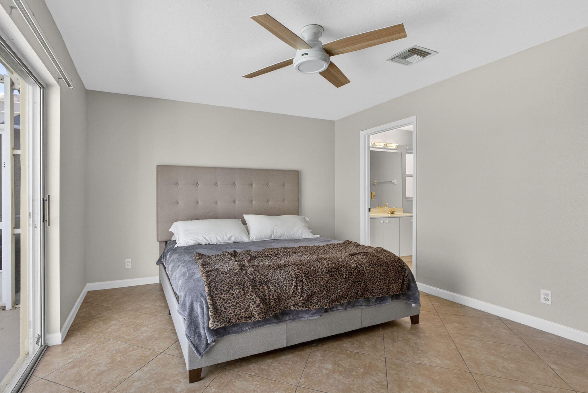 COUNTRY CLUB VIEWS - Residential