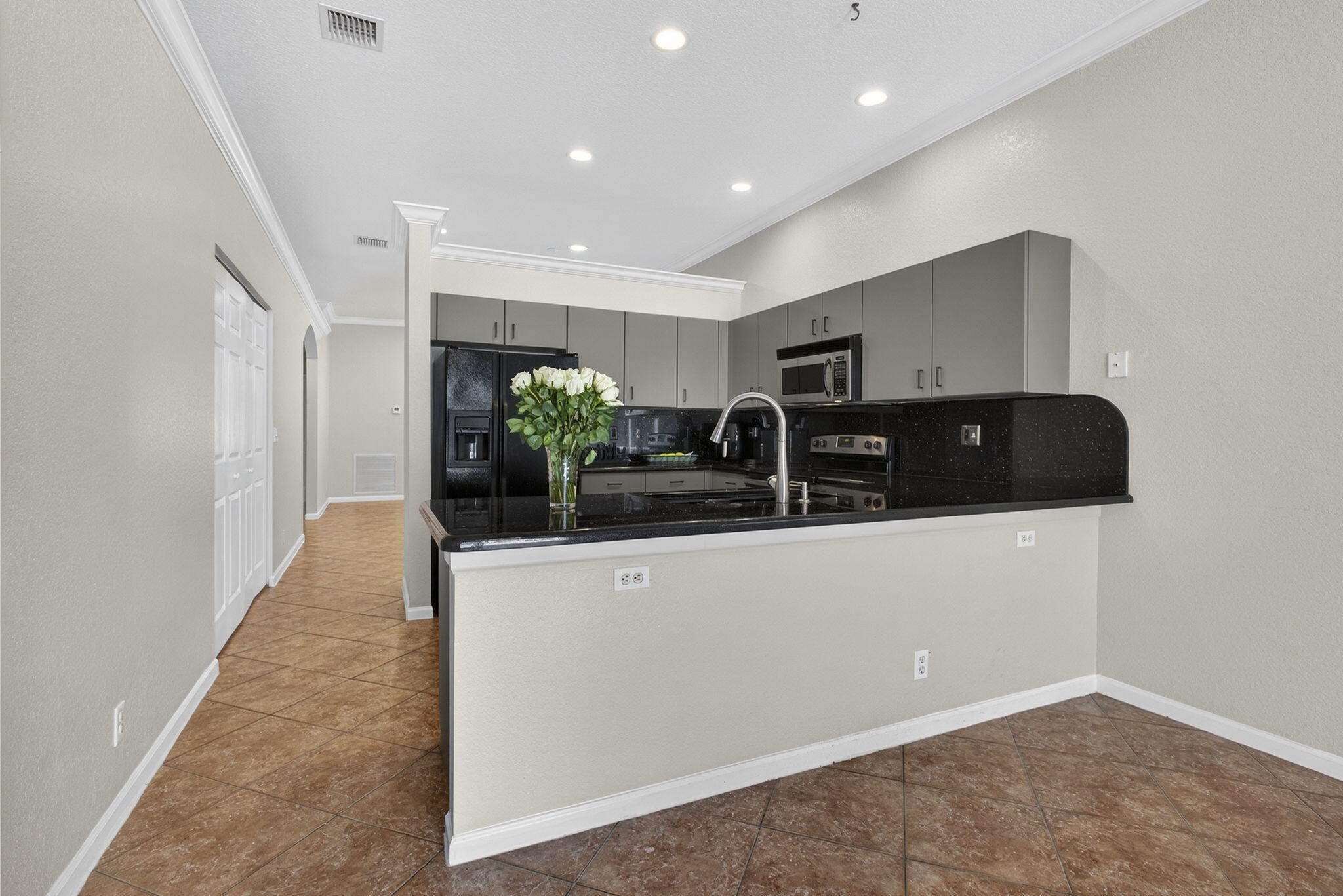 COUNTRY CLUB VIEWS - Residential