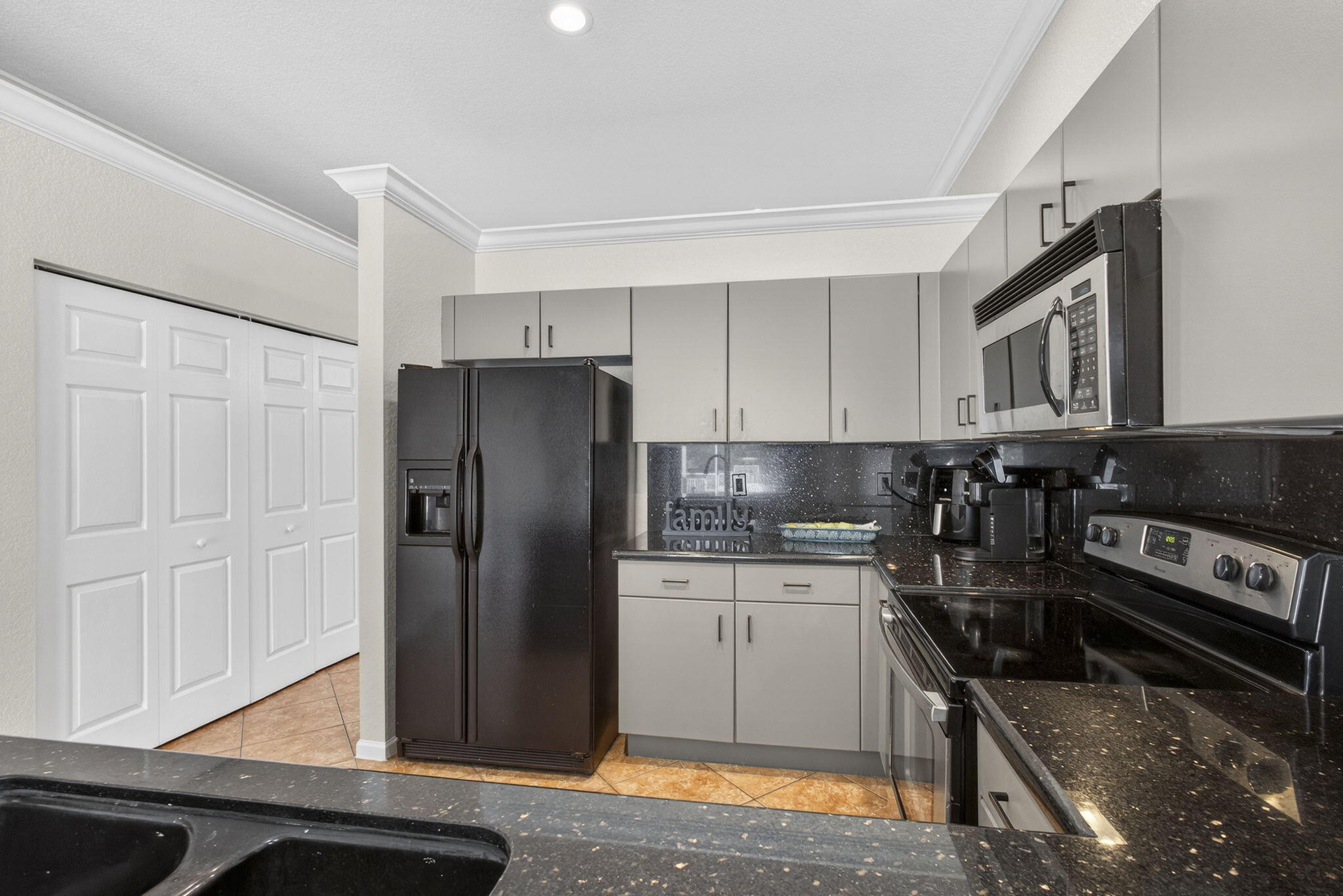 COUNTRY CLUB VIEWS - Residential