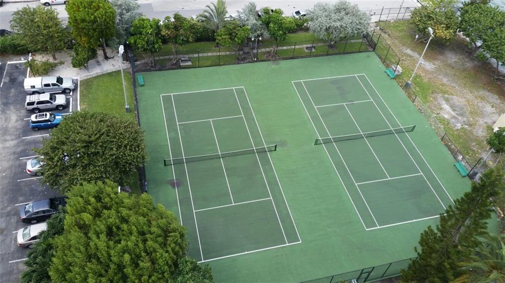 BISCAYNE 21 CONDO - Residential