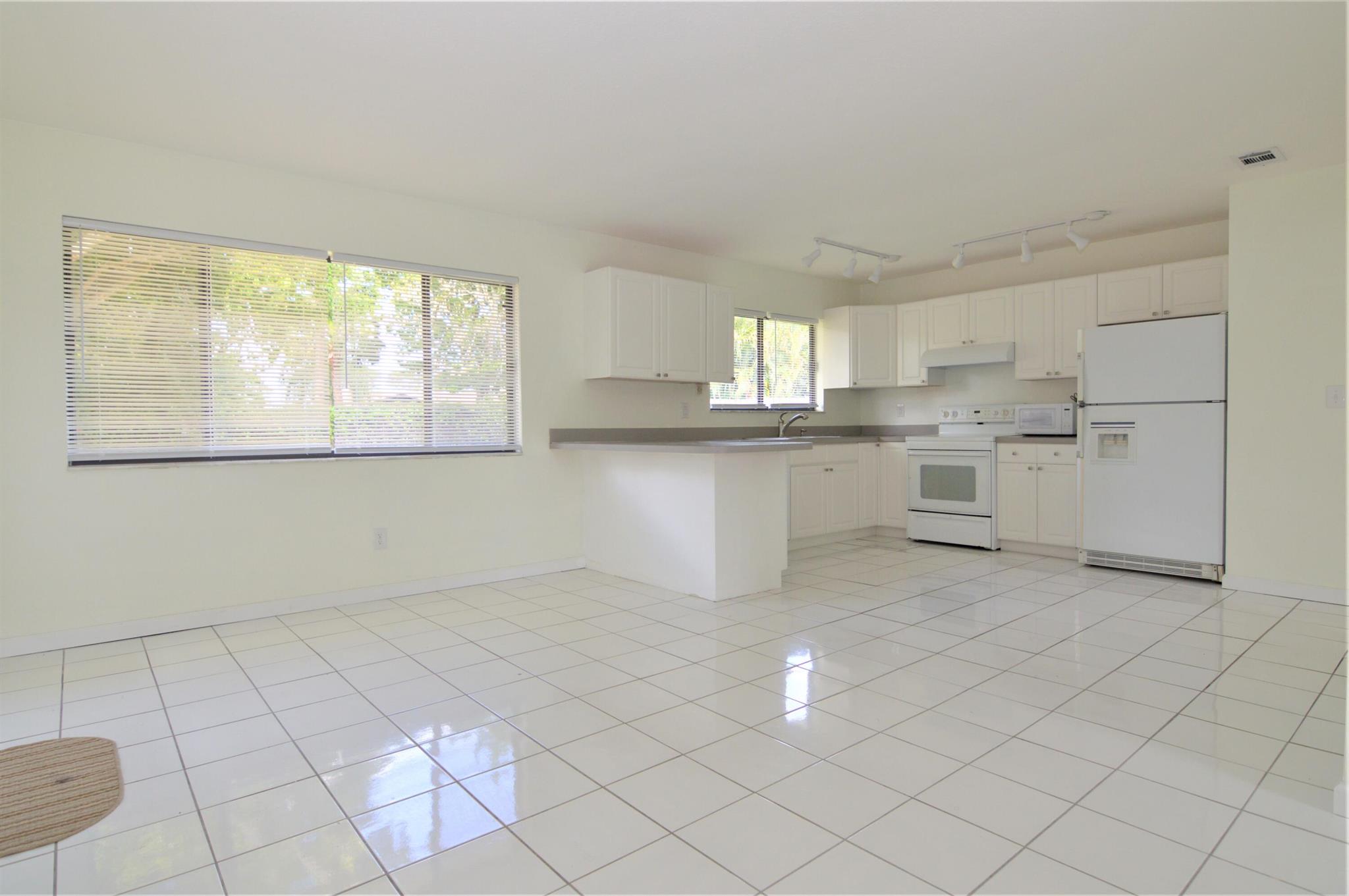 849 SE Lansdowne Avenue, Port St Lucie, FL, 34983/$345,000 4 849 SE Lansdowne Avenue
