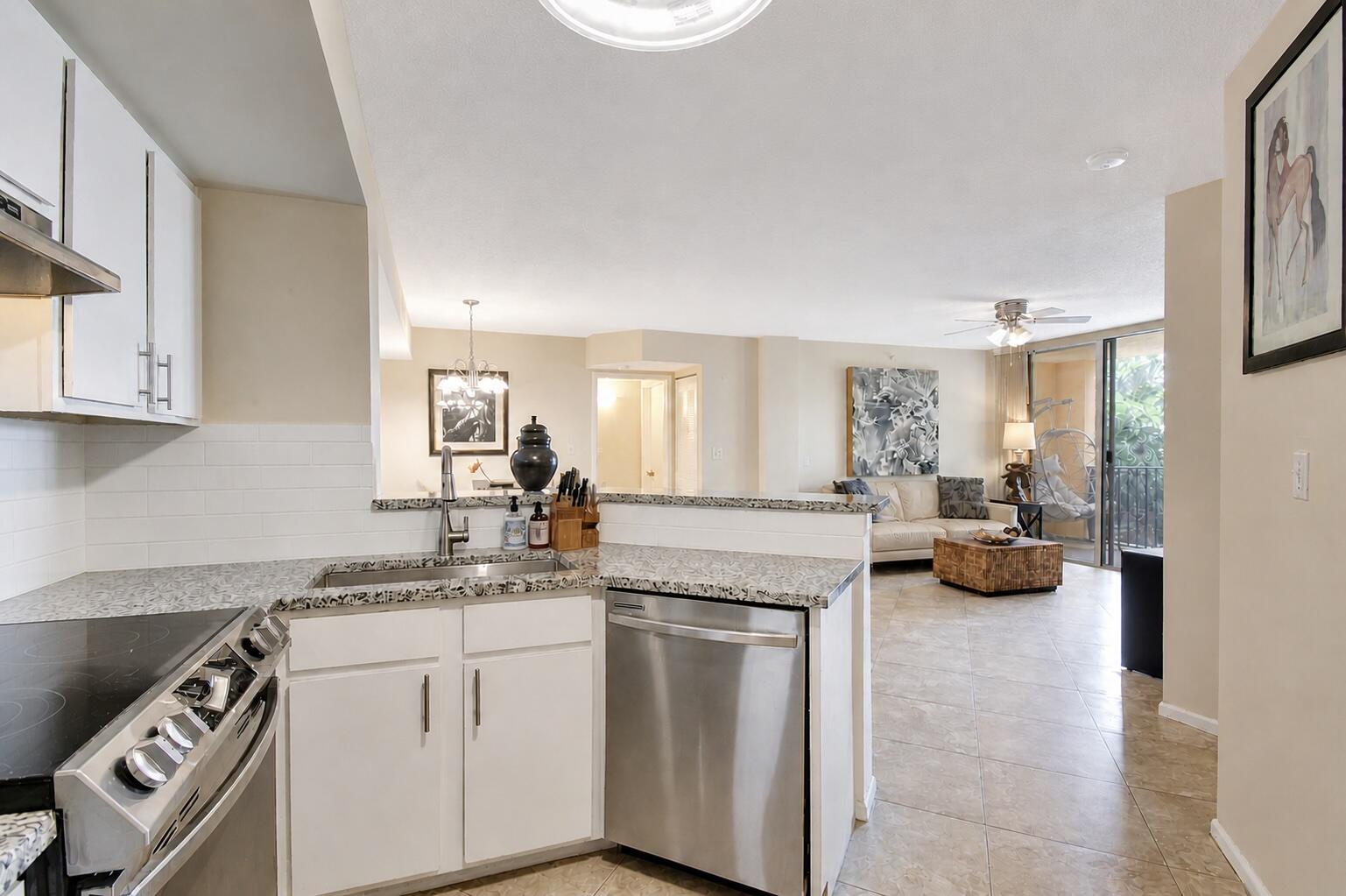 HYPOLUXOS MARINERS CAY CONDO - Residential