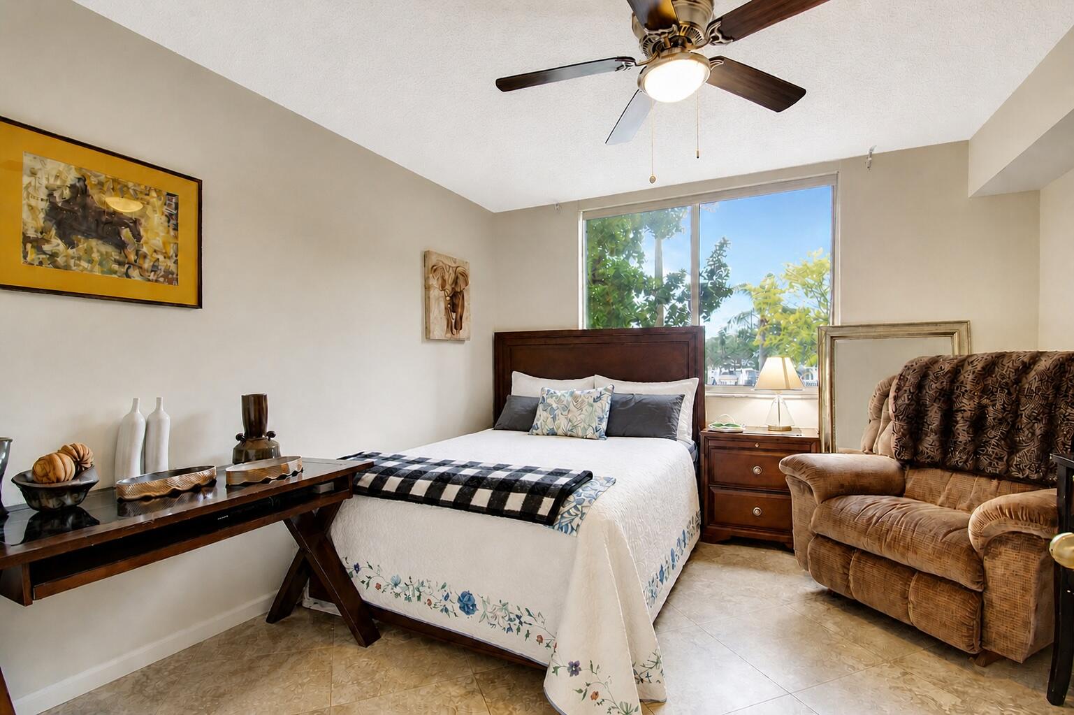 HYPOLUXOS MARINERS CAY CONDO - Residential