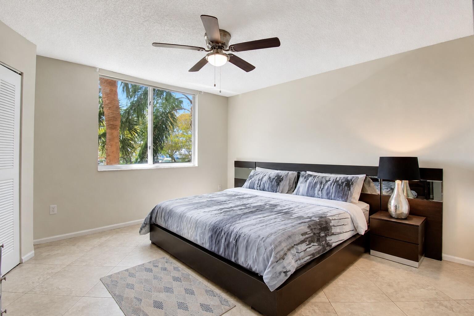 HYPOLUXOS MARINERS CAY CONDO - Residential