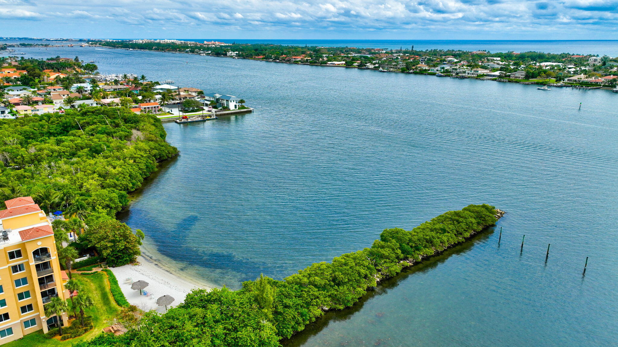 HYPOLUXOS MARINERS CAY CONDO - Residential