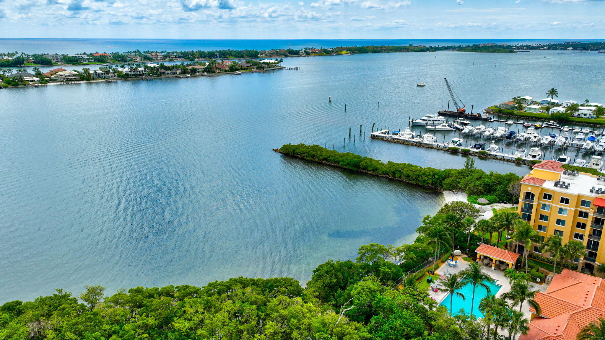 HYPOLUXOS MARINERS CAY CONDO - Residential