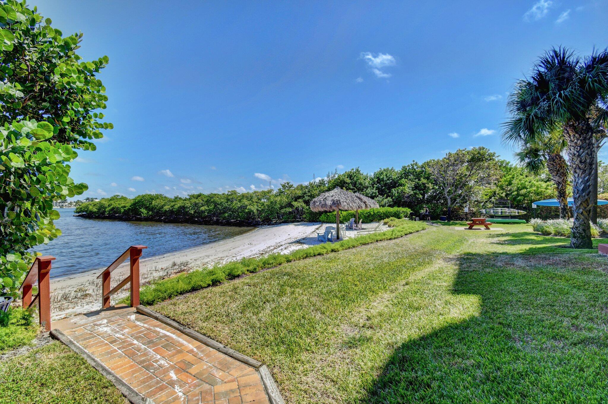 HYPOLUXOS MARINERS CAY CONDO - Residential