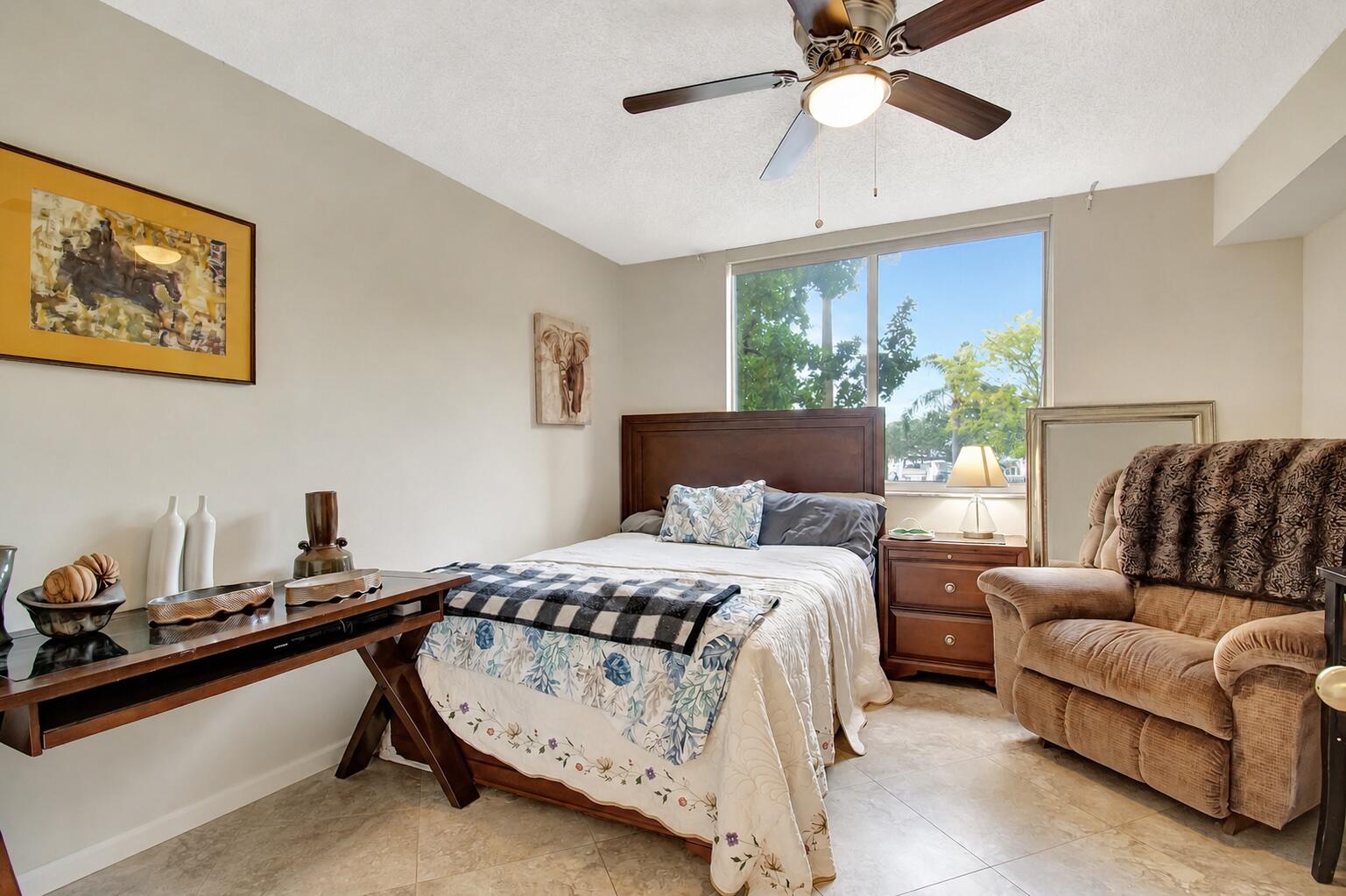HYPOLUXOS MARINERS CAY CONDO - Residential
