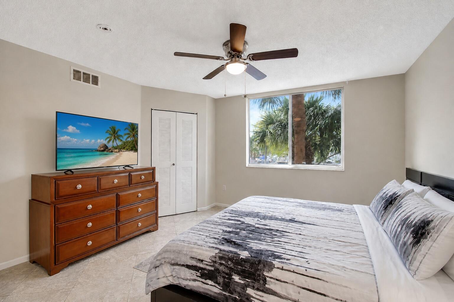 HYPOLUXOS MARINERS CAY CONDO - Residential