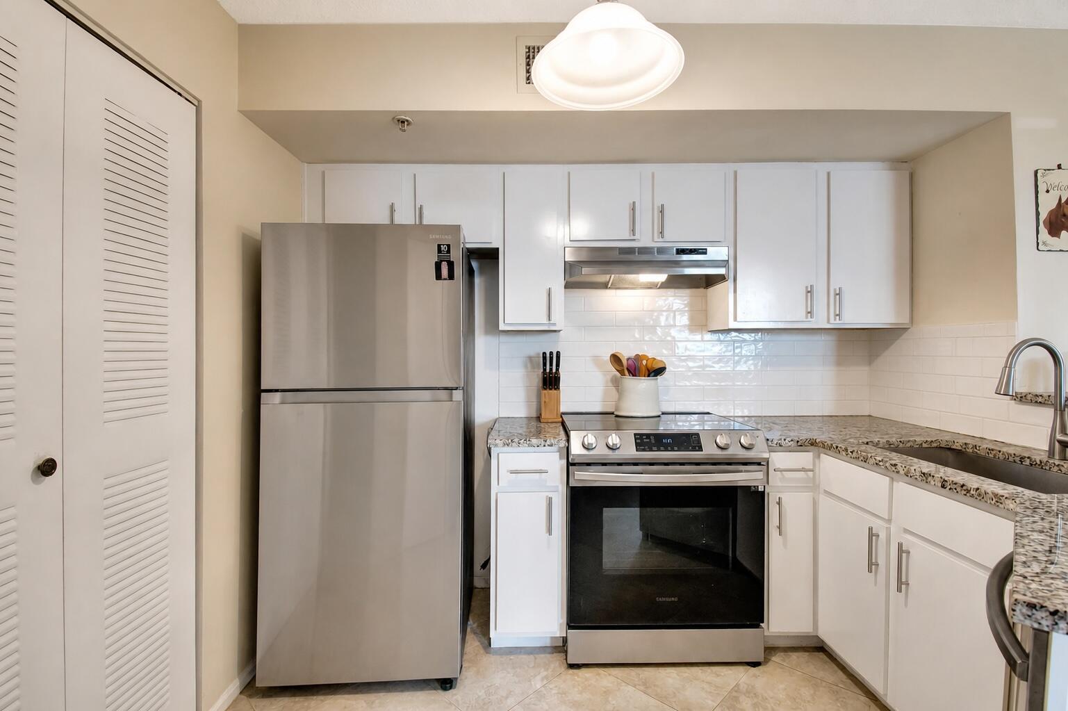 HYPOLUXOS MARINERS CAY CONDO - Residential