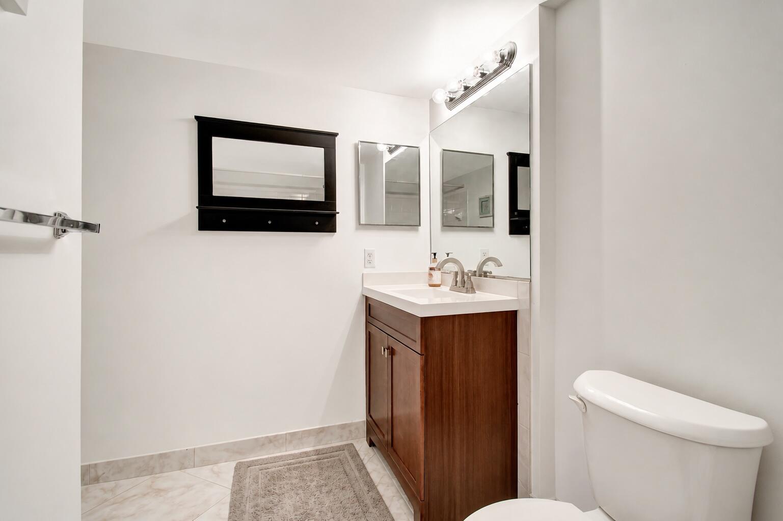 HYPOLUXOS MARINERS CAY CONDO - Residential