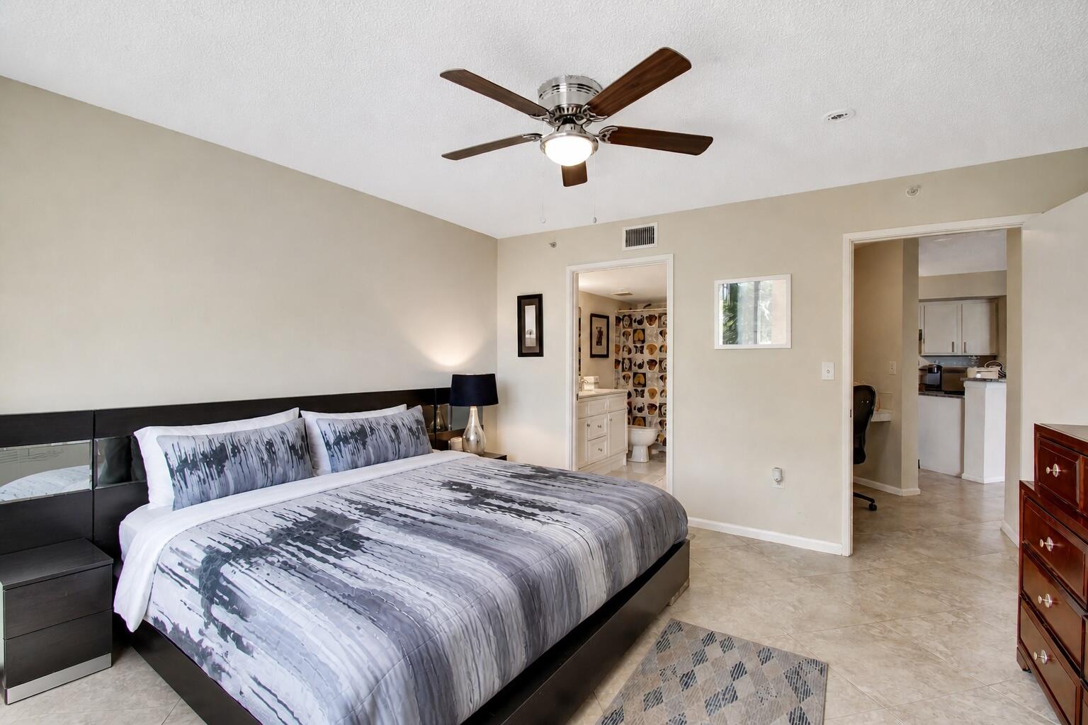 HYPOLUXOS MARINERS CAY CONDO - Residential