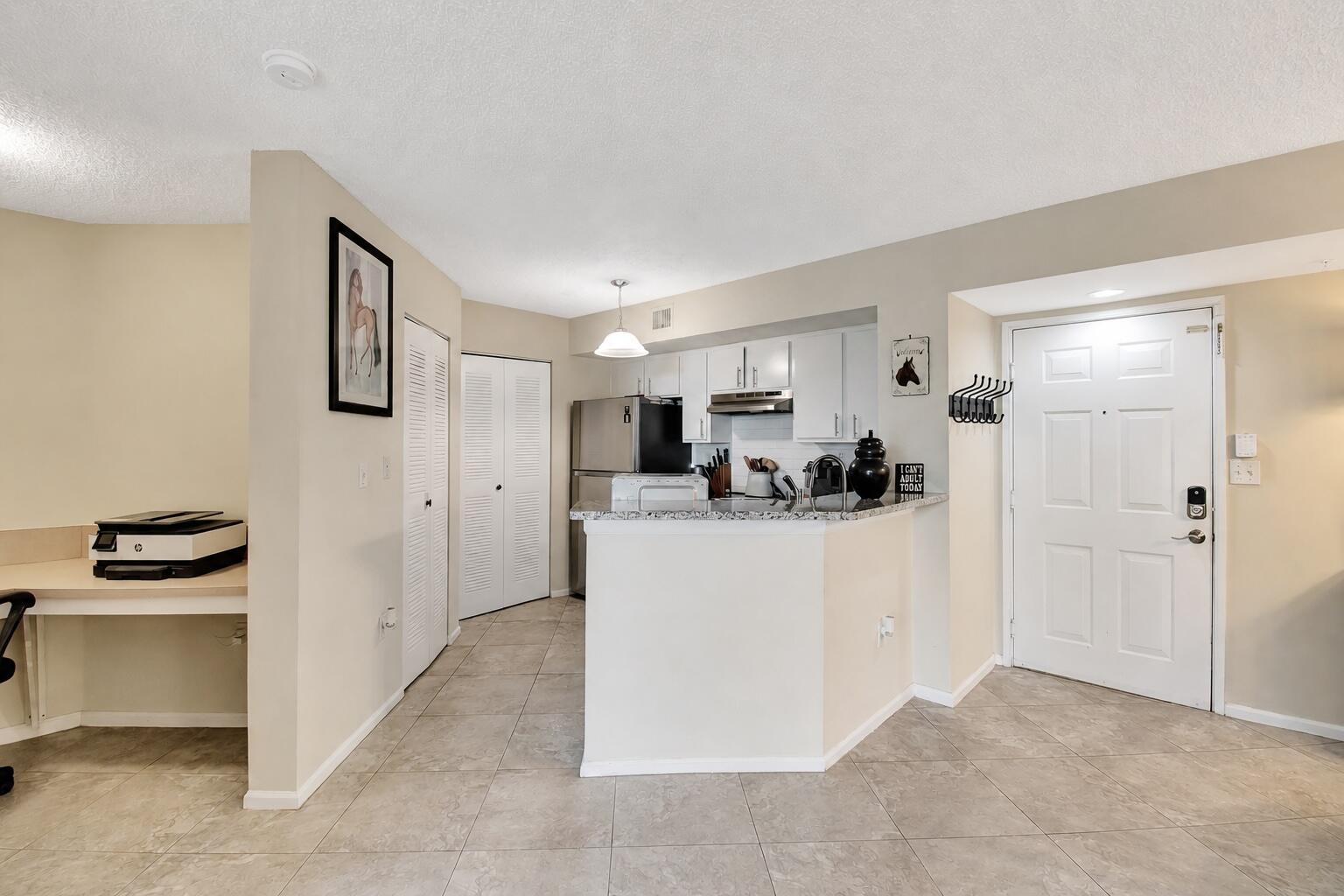 HYPOLUXOS MARINERS CAY CONDO - Residential