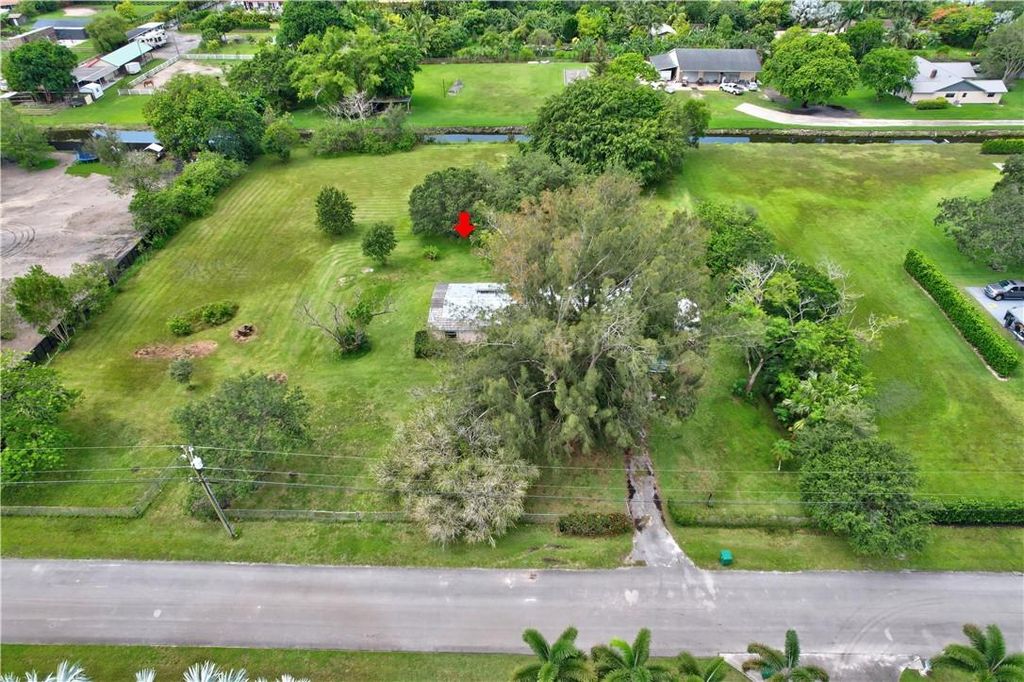 Photo of 17700 SW 68th Ct, Southwest Ranches, FL 33331 (MLS # F10386670)