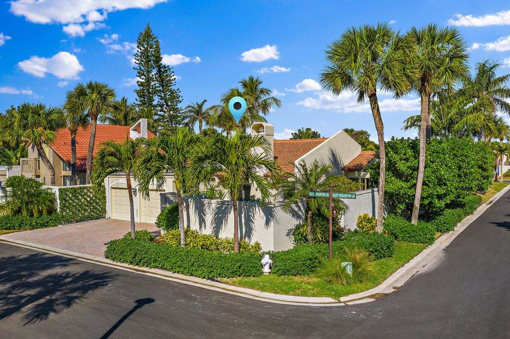 Photo of 108 W Spearfish Lane, Jupiter, FL 33477 (MLS # R10953298)