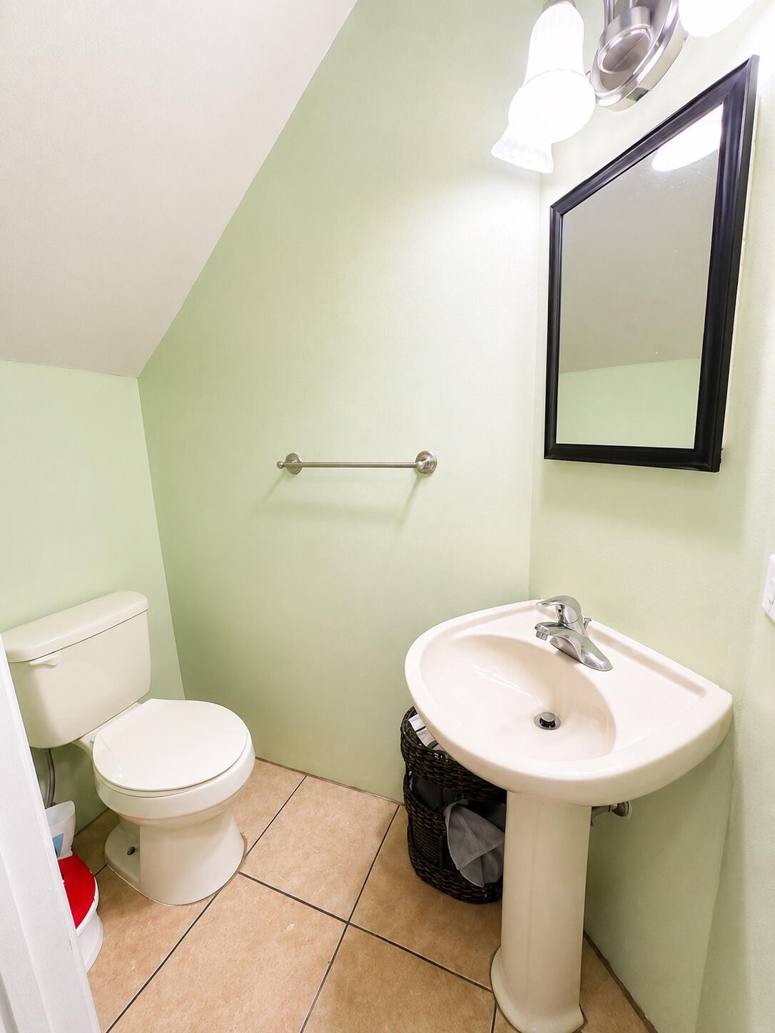 3331 Commodore Court