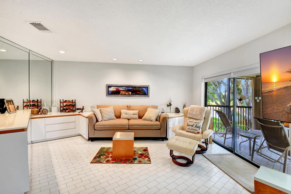 STRATFORD AT HUNTERS RUN CONDO - Residential