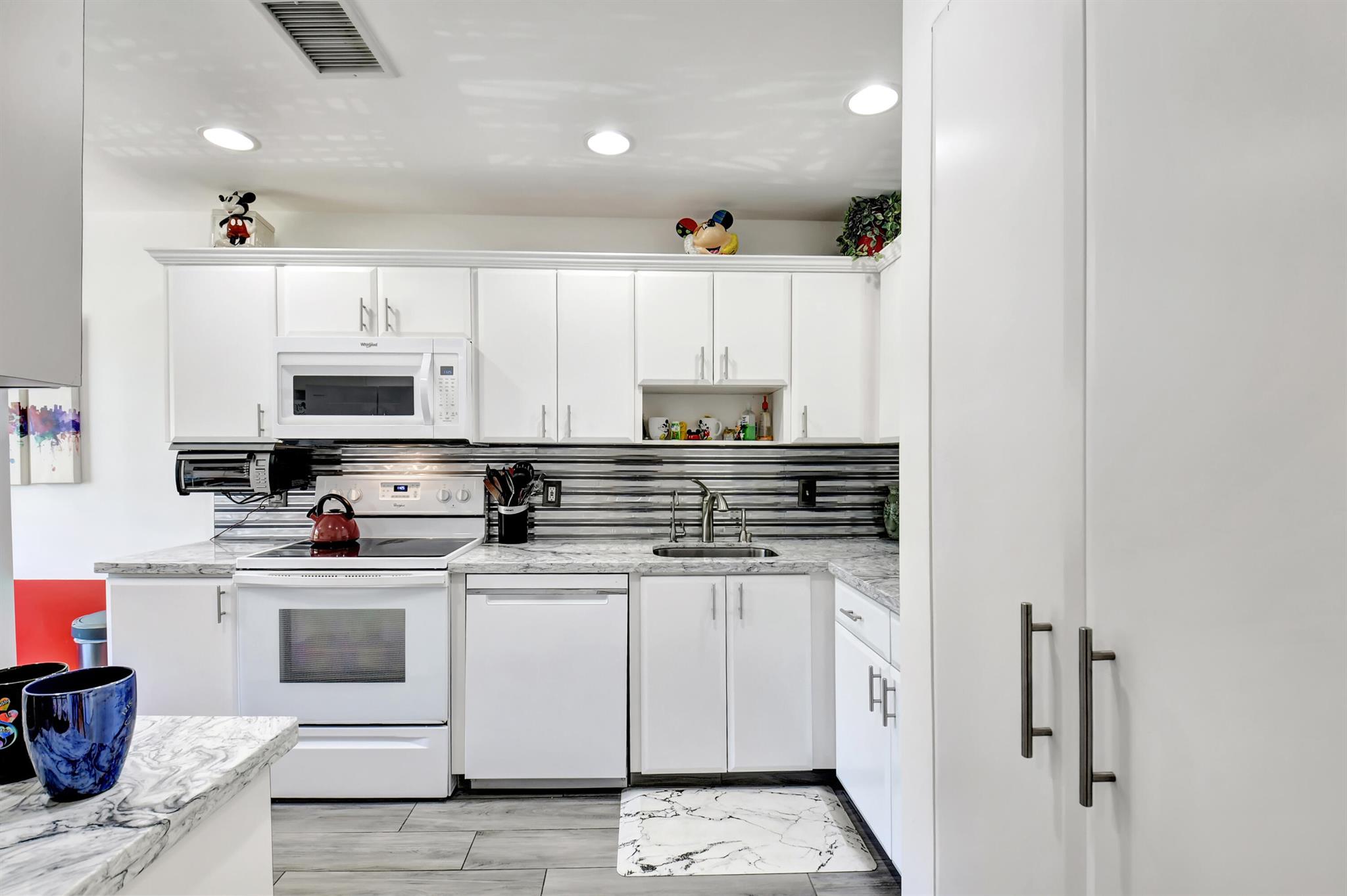 View photos, virtual tours, details... 15 Stratford Drive B